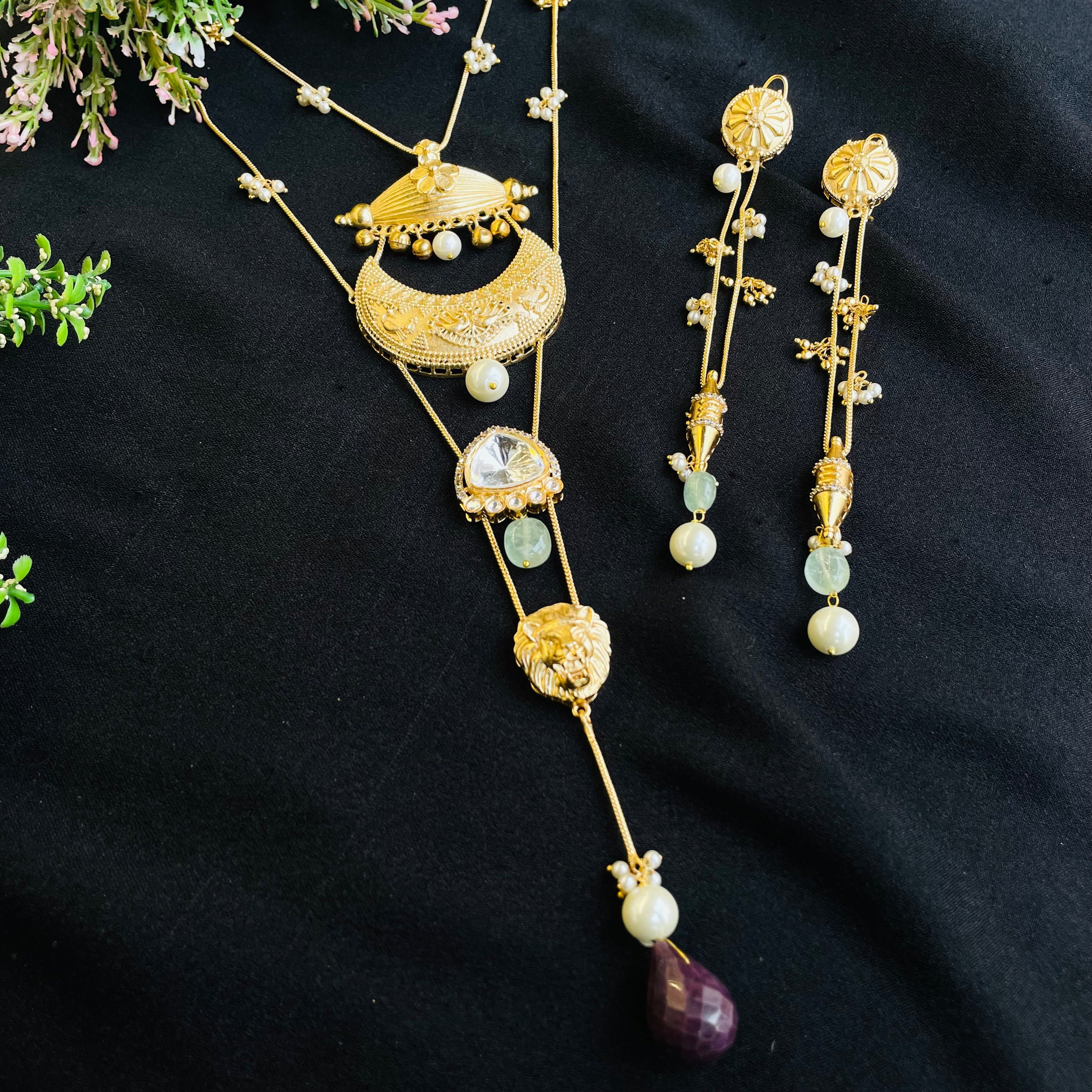 Nayaab Aditi Neckpiece