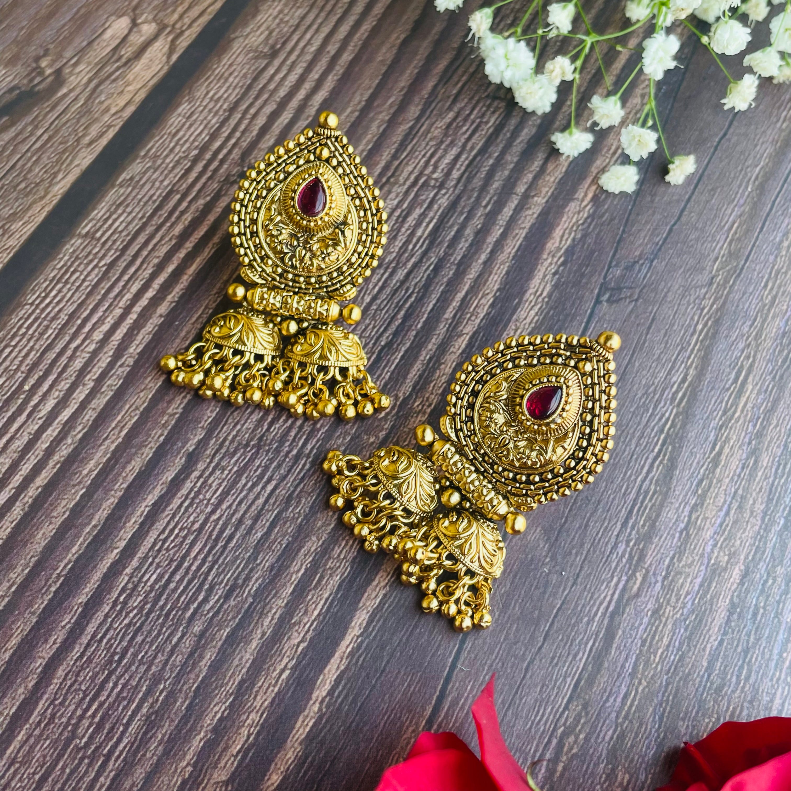 Nayaab Shraddha Neckpiece