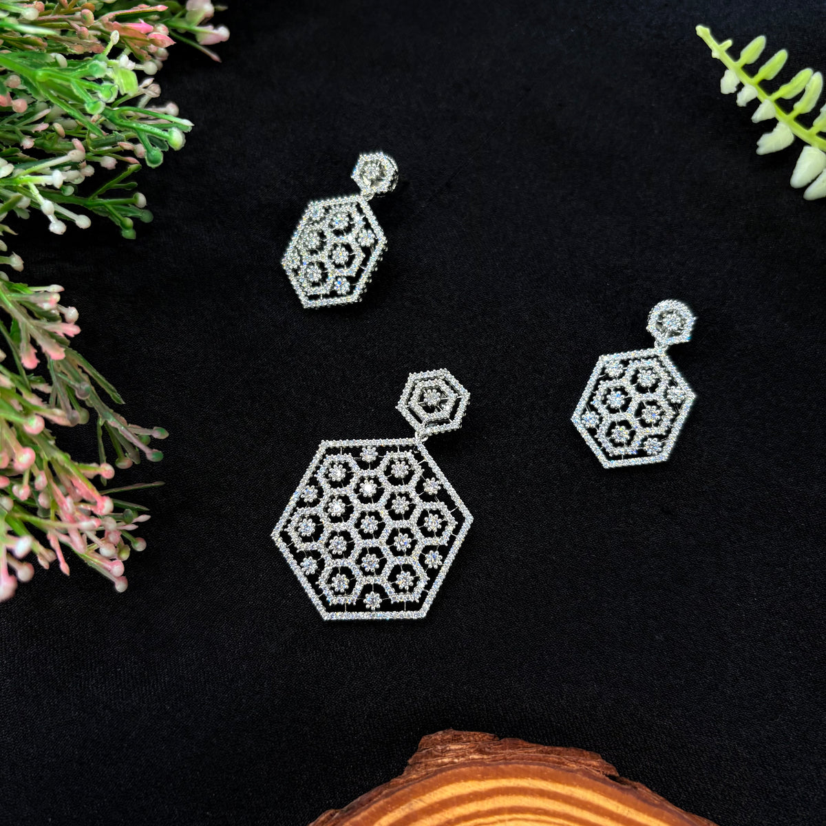 Kairavi Pendant Set