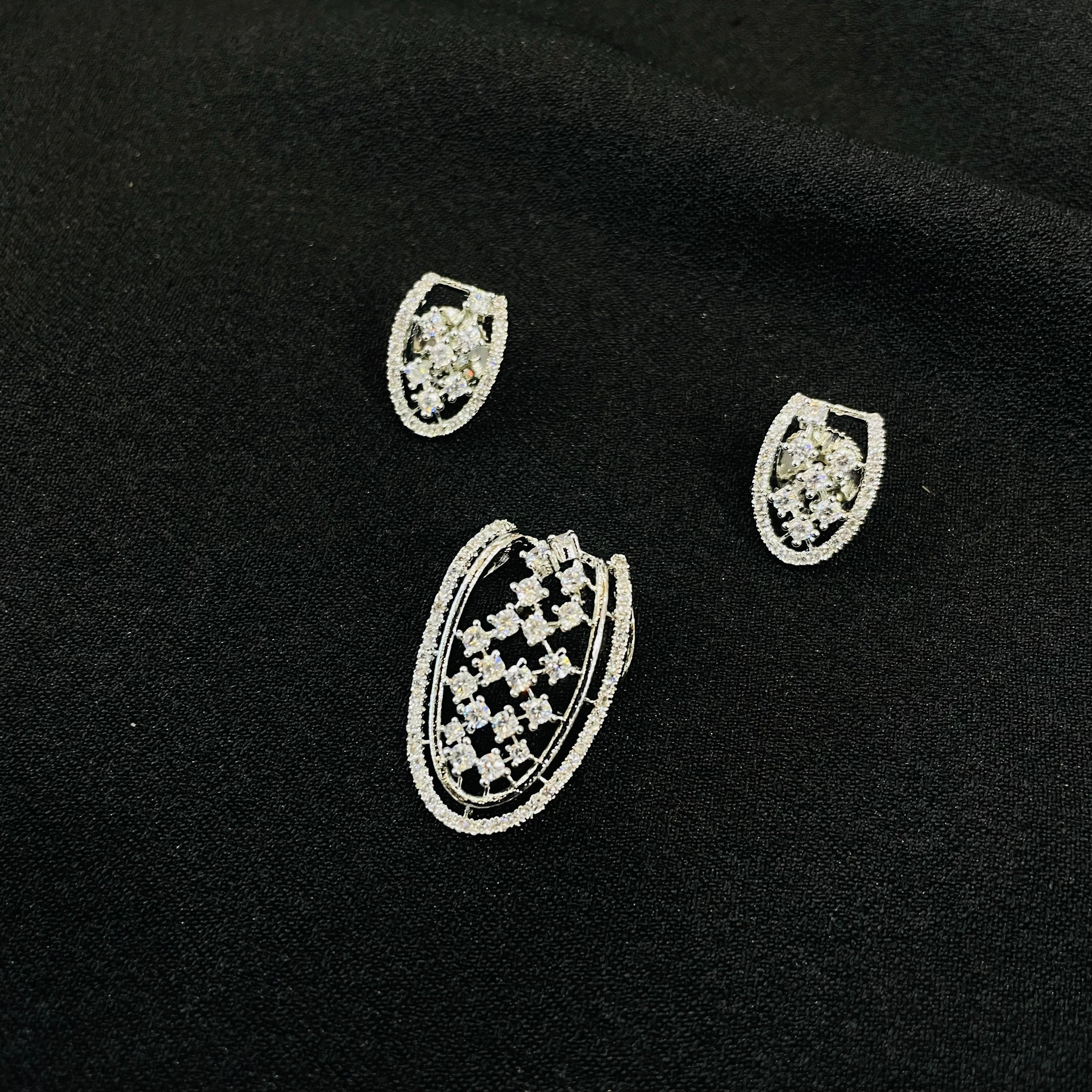 AD Ziana Pendant Set