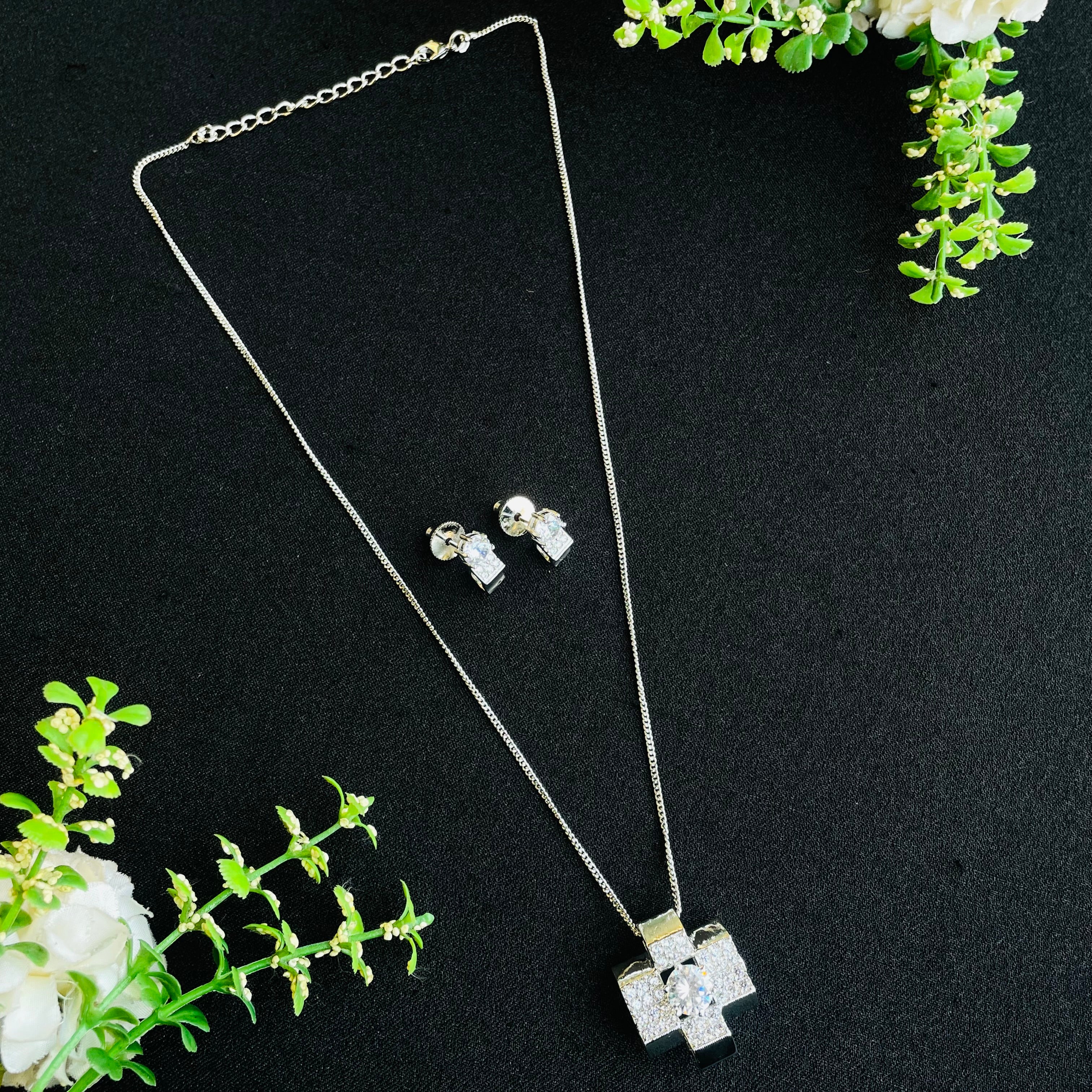 Ad Samantha Pendant Set