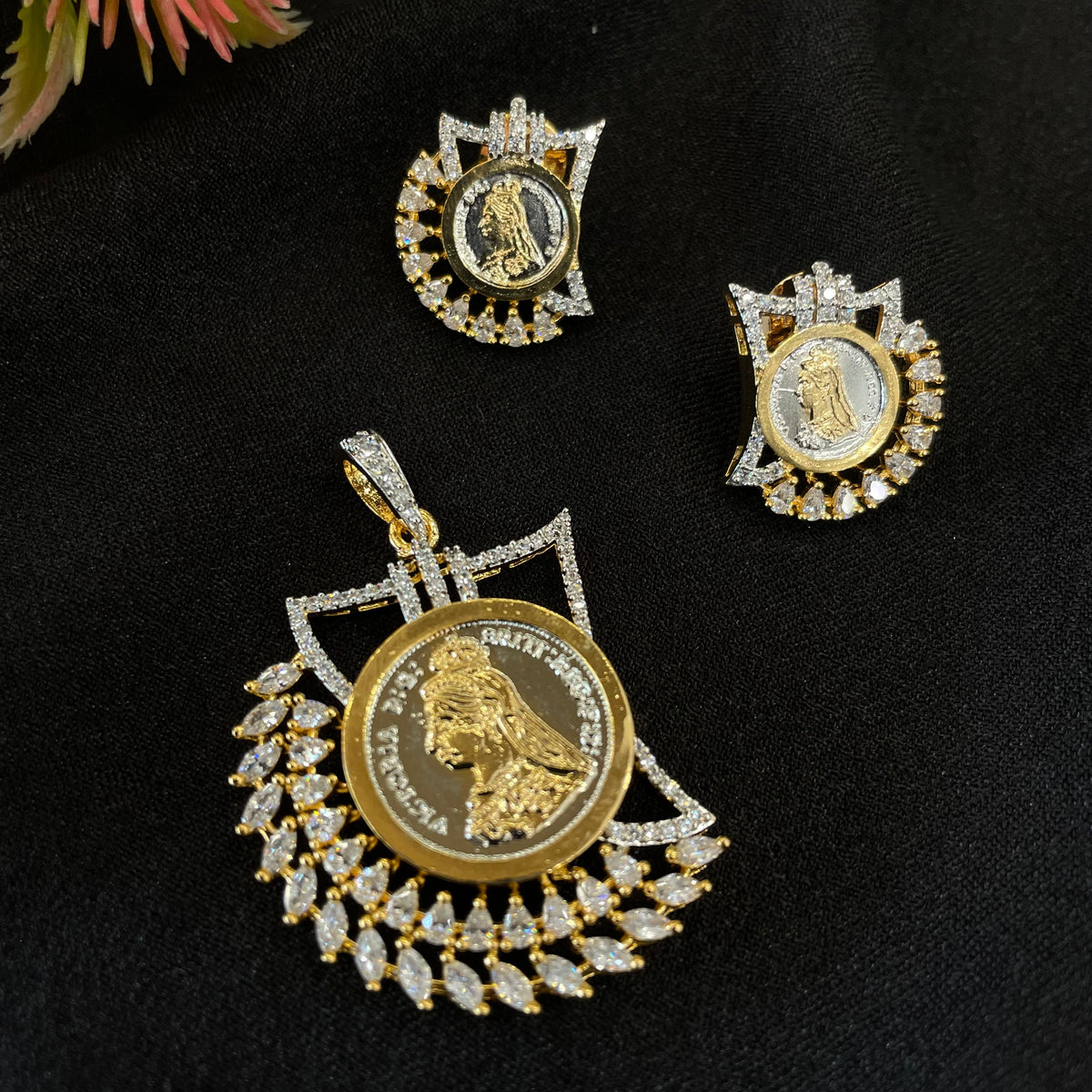AD Zara coin Pendant Set