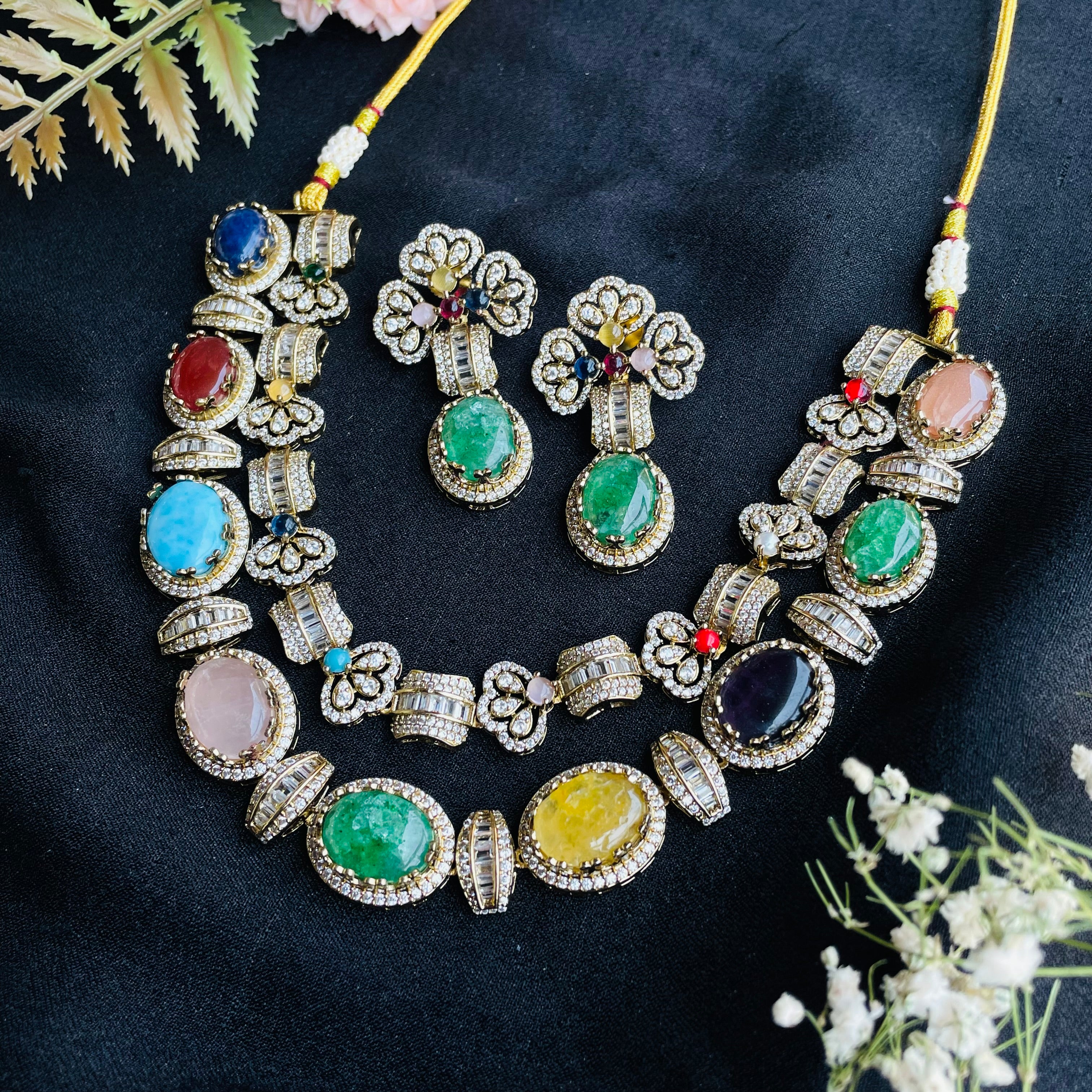 Nayaab Bessie neckpiece