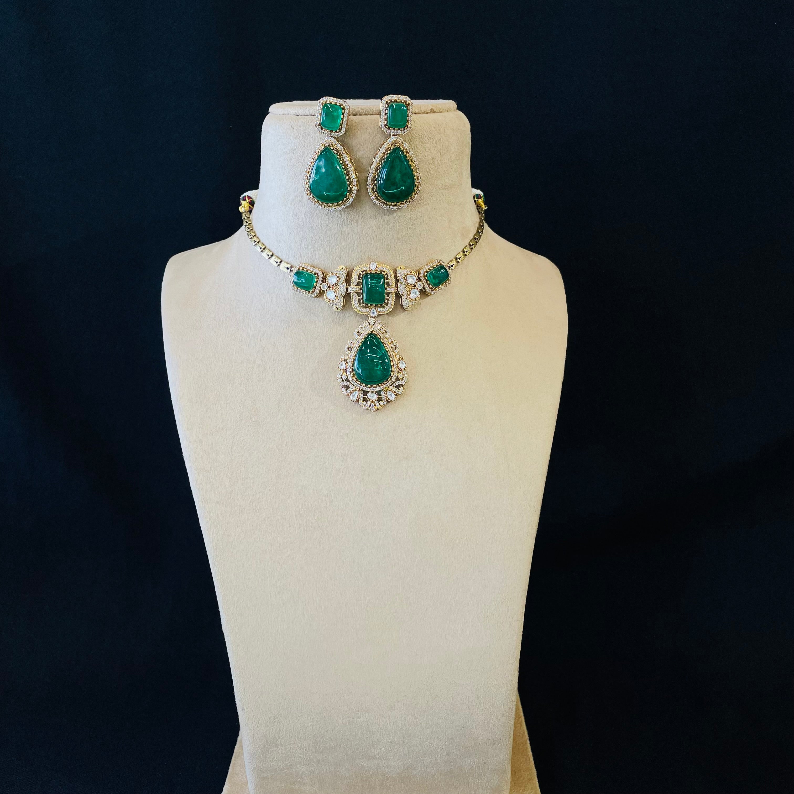 Nayaab Shreya Neckpiece