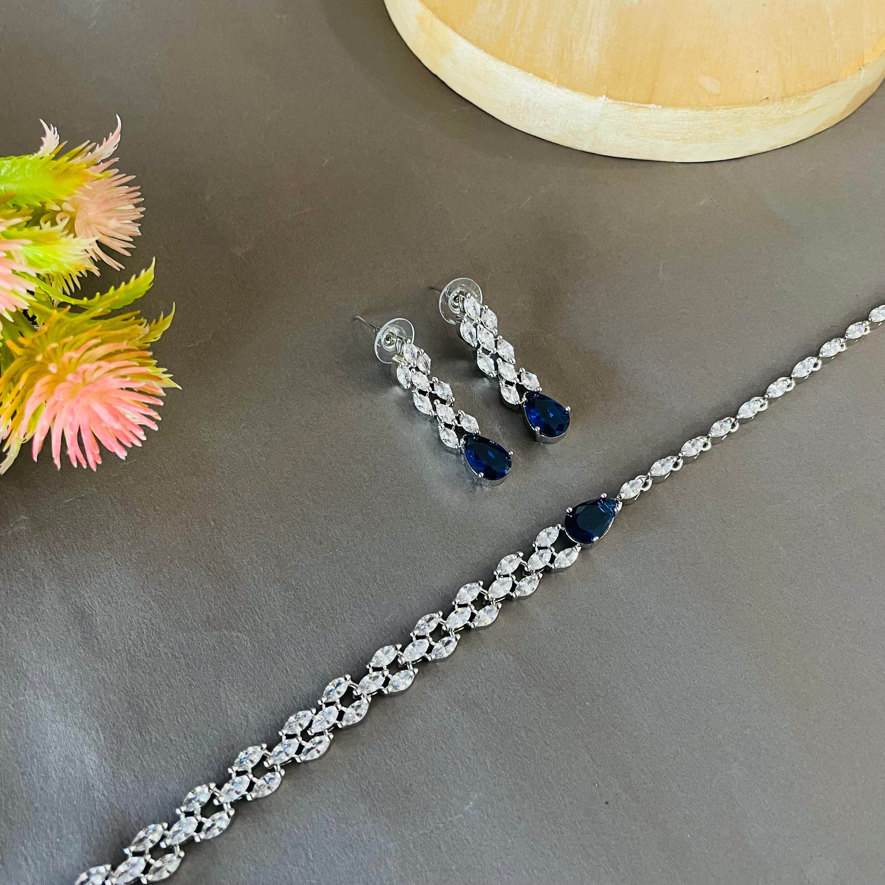 Ad Valentina choker