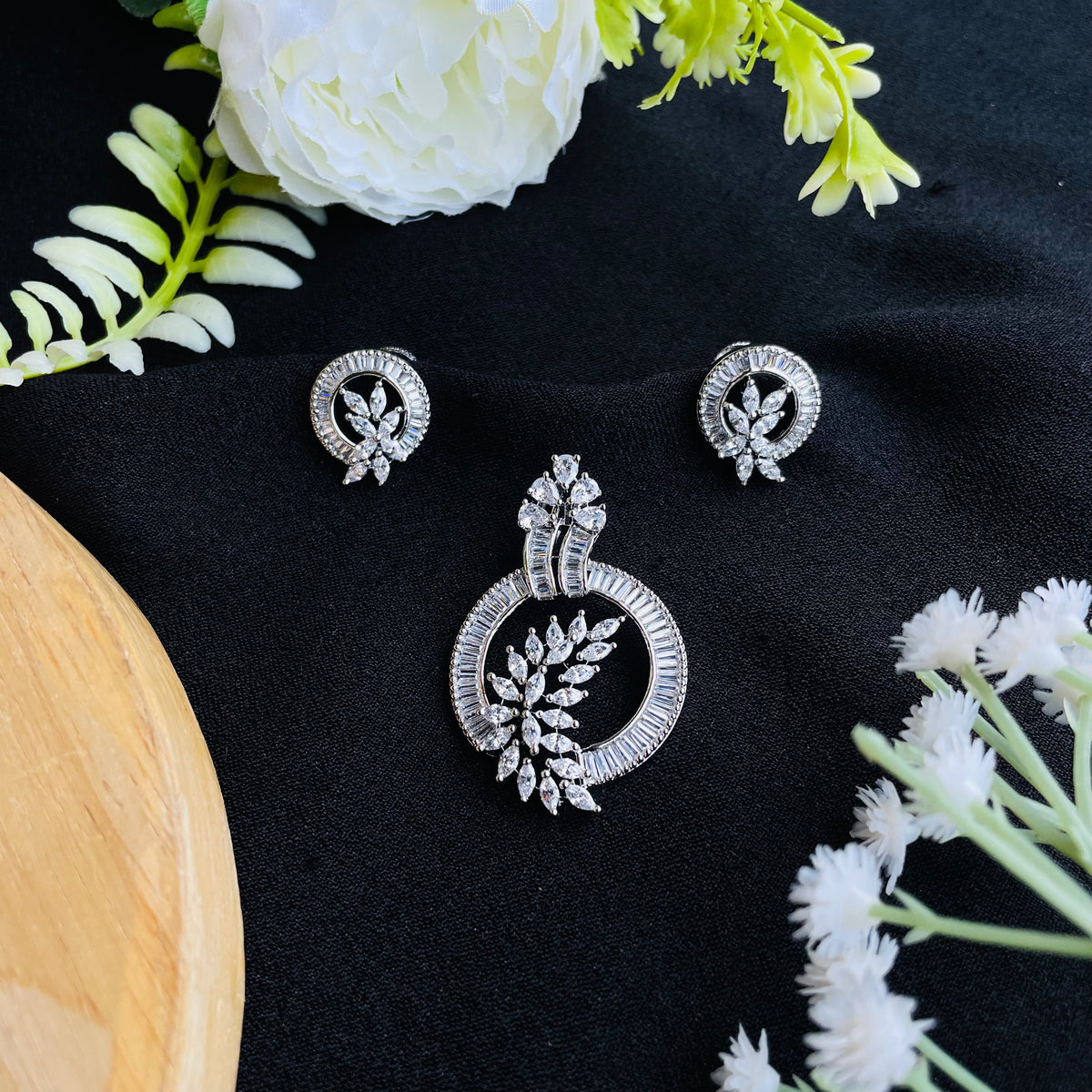 Aurelle Vine Pendant Set