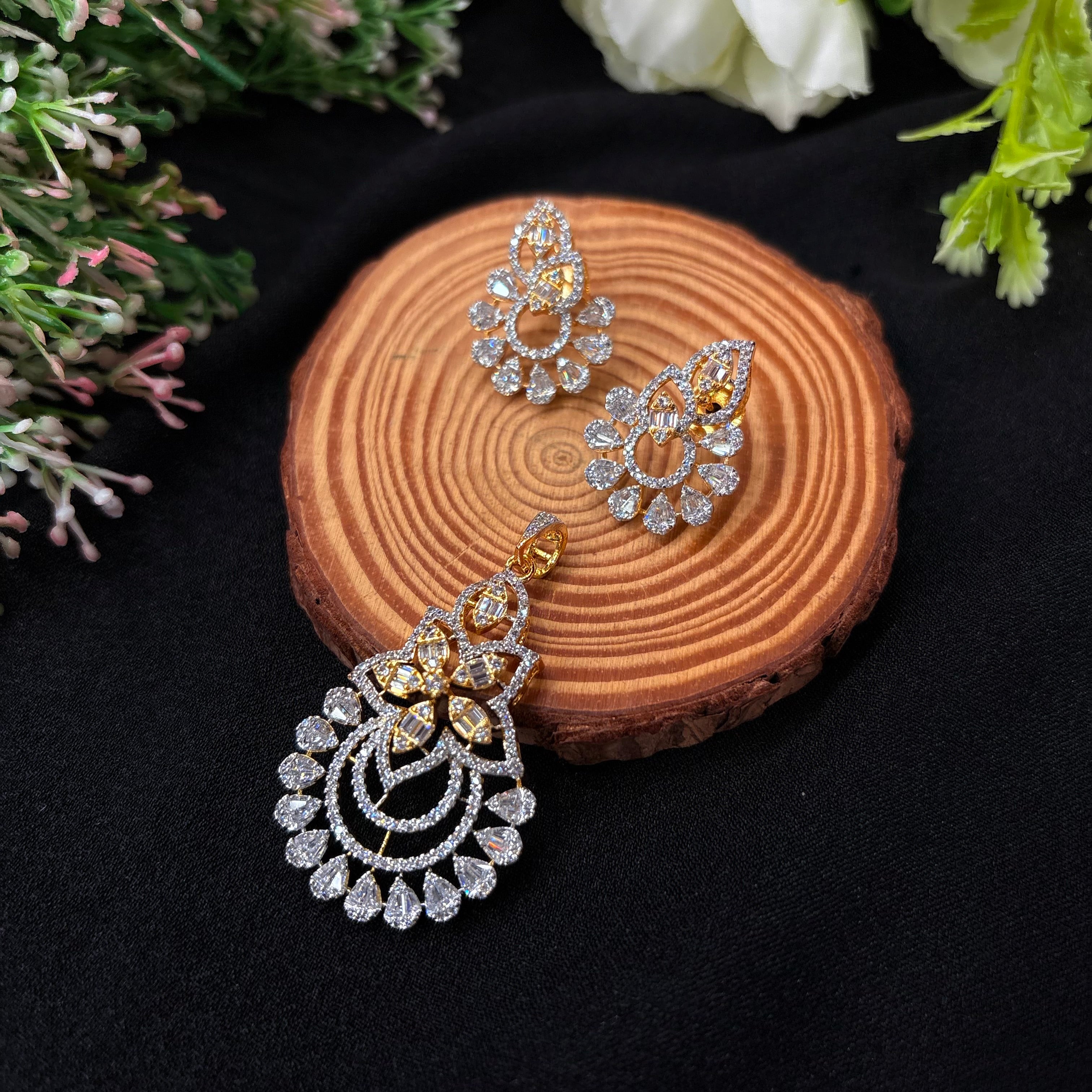 Serelle Pendant Set