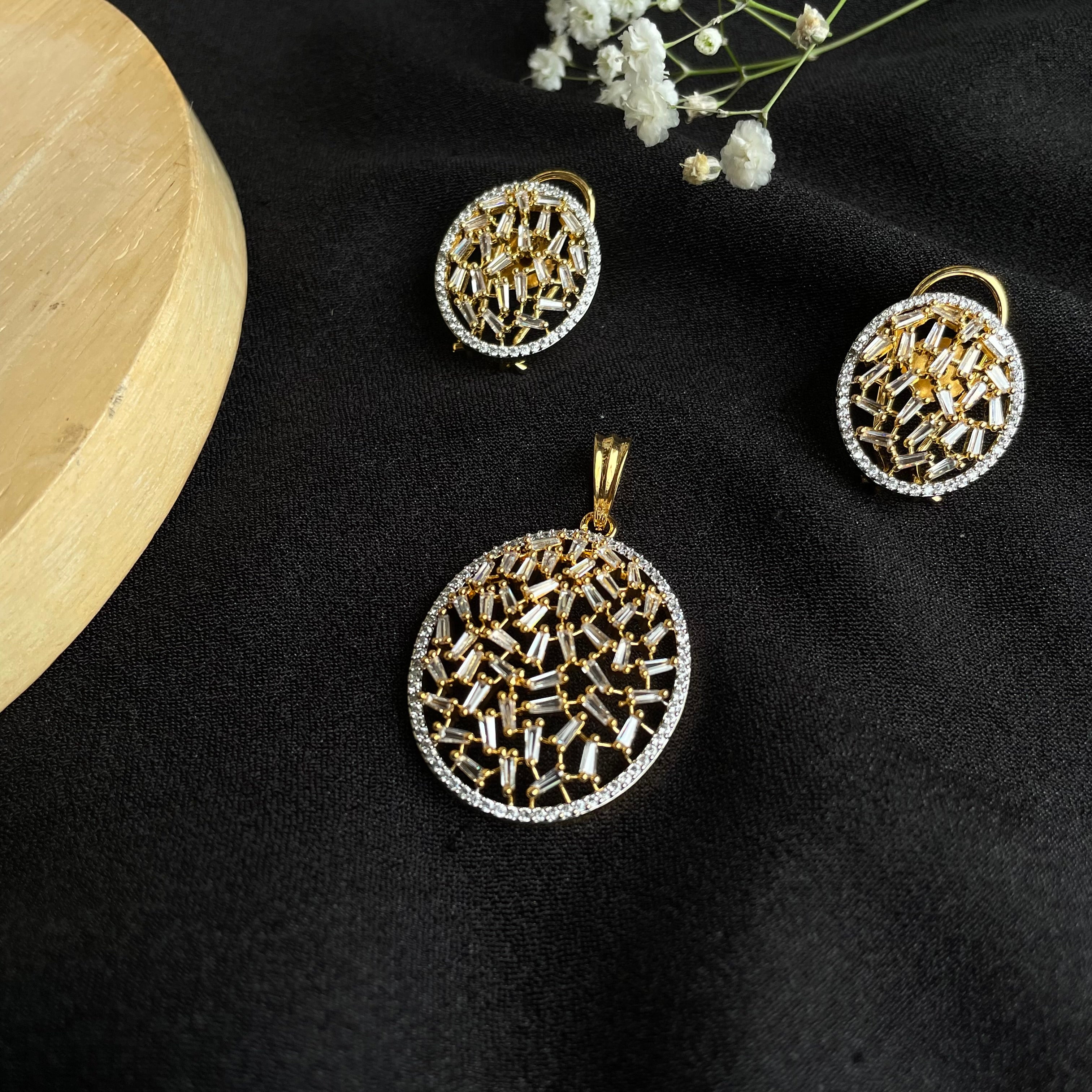 Ad Victoria Luxe Pendant Set