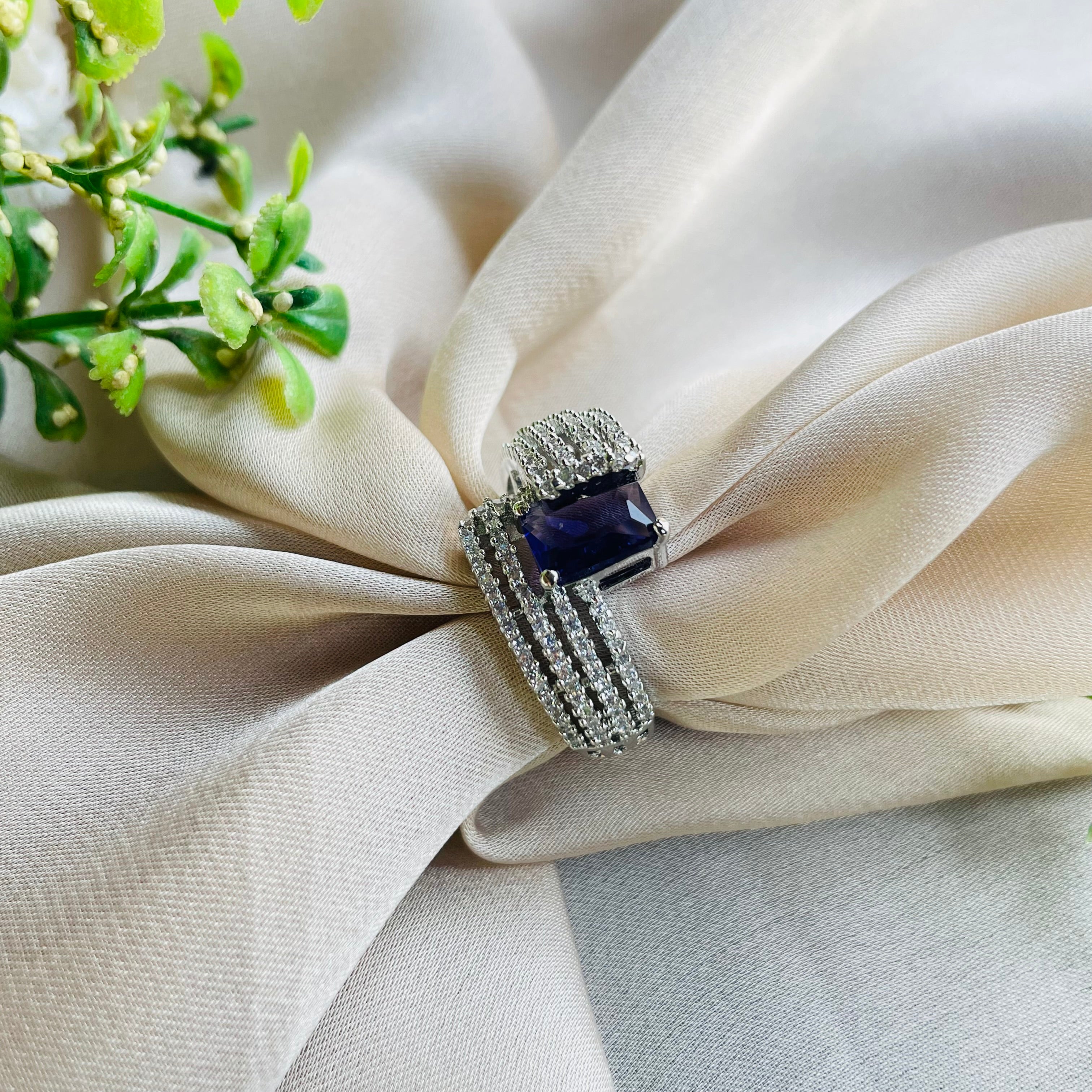 Ad Opal  ring adjustable