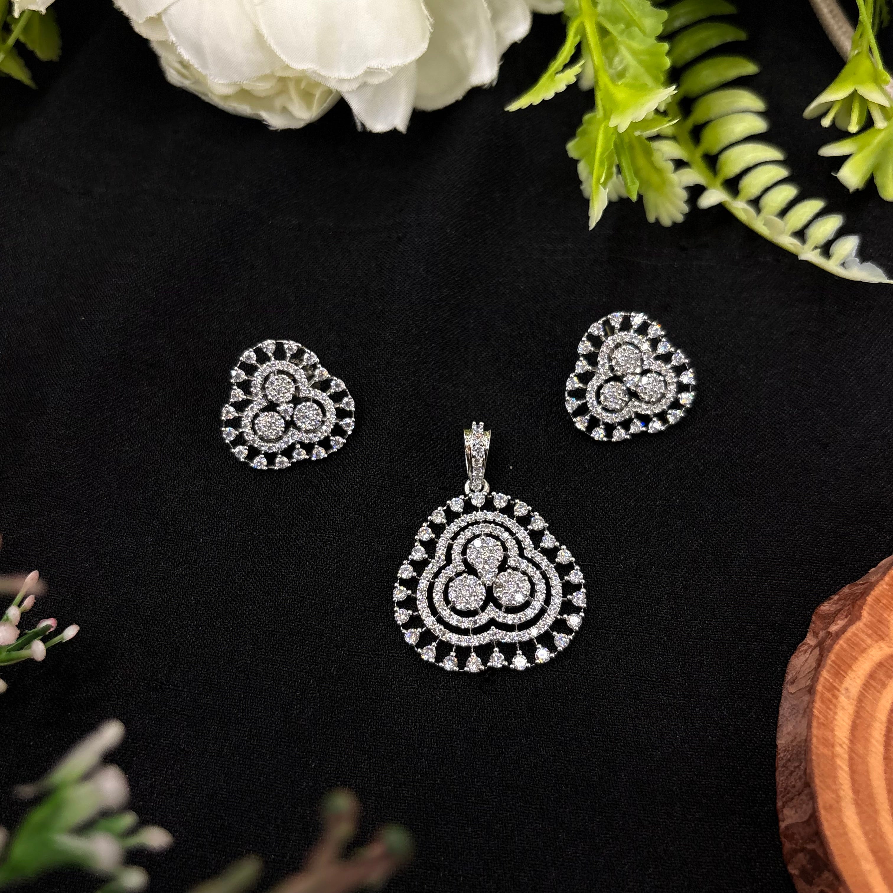Aurelia Clover Pendant Set