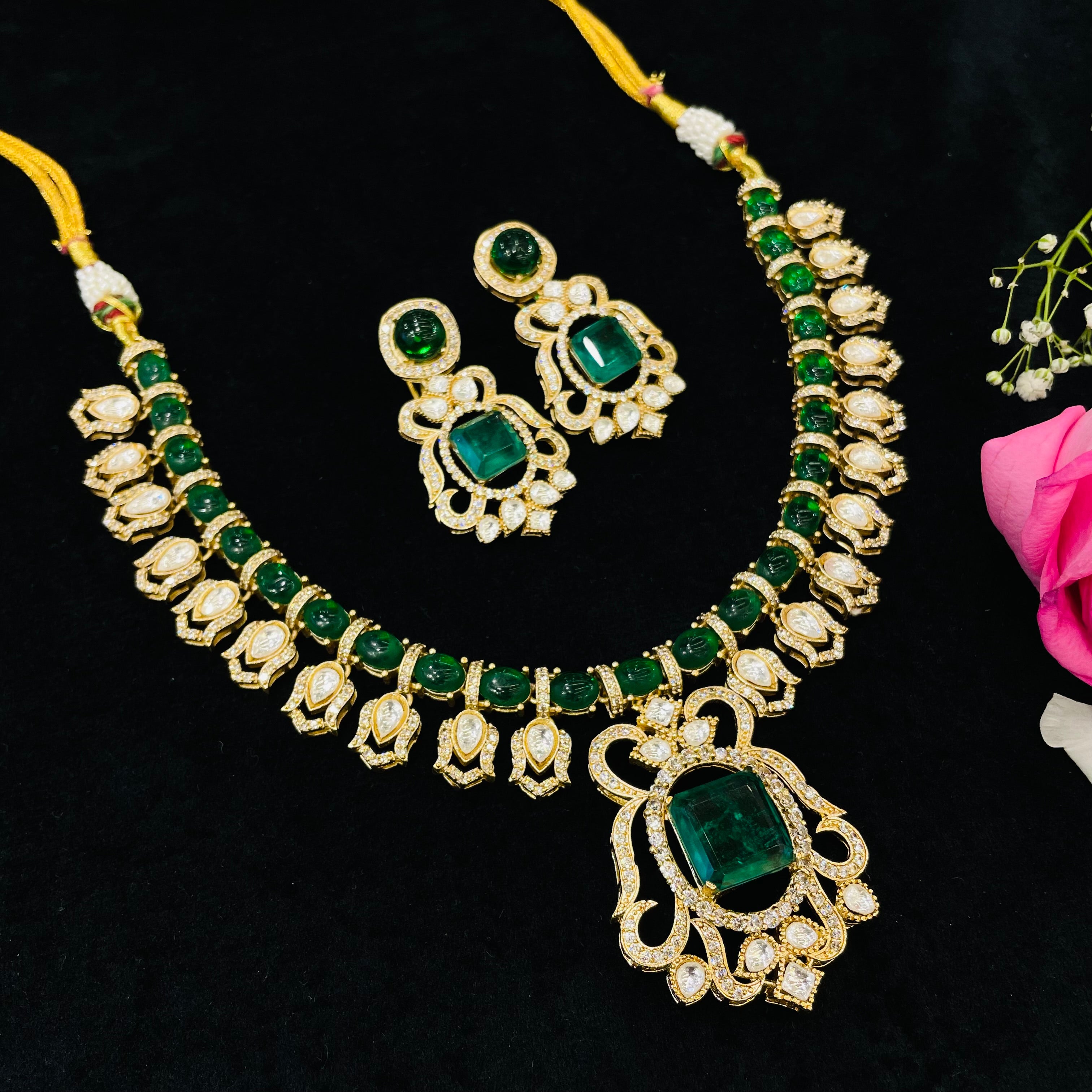 Nayaab zulekha neckpiece