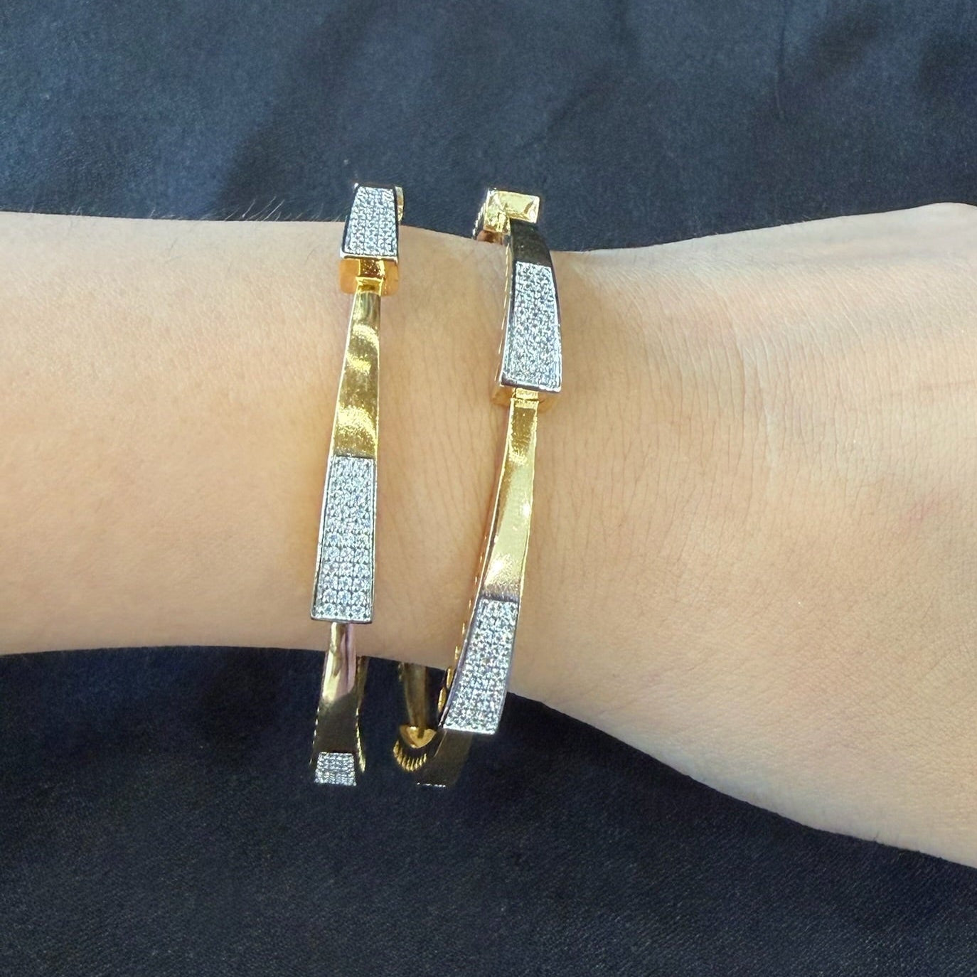 AD Nyra Bangles