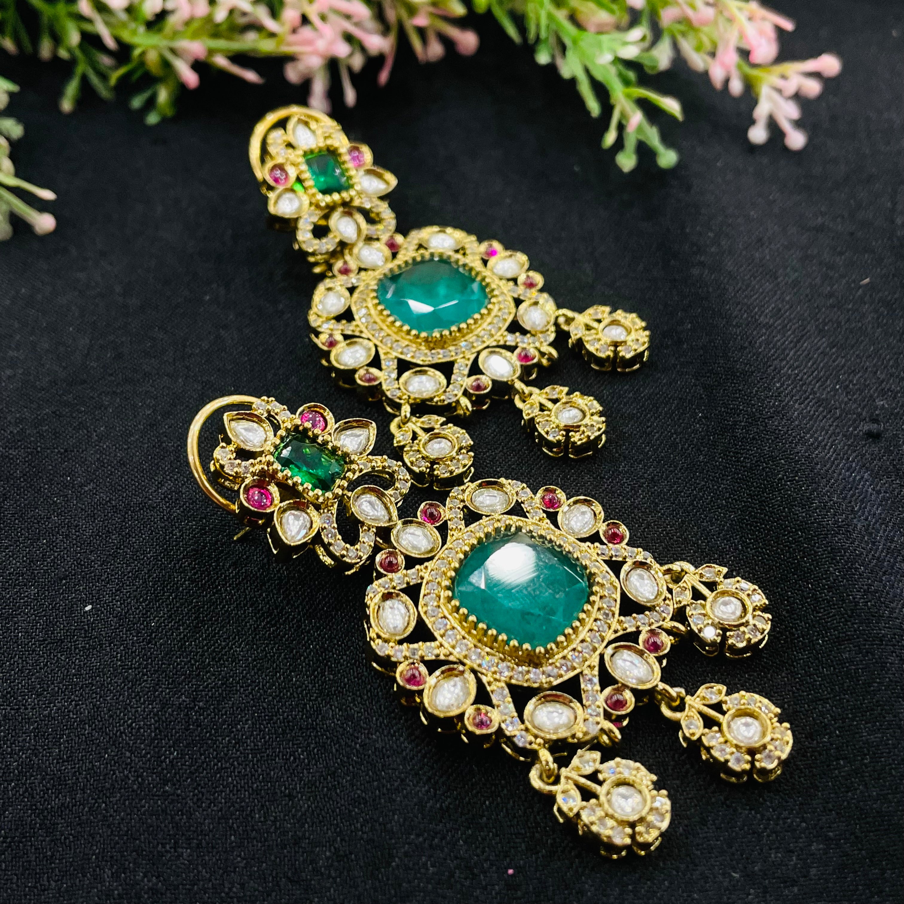 Nayaab Mishika Neckpiece