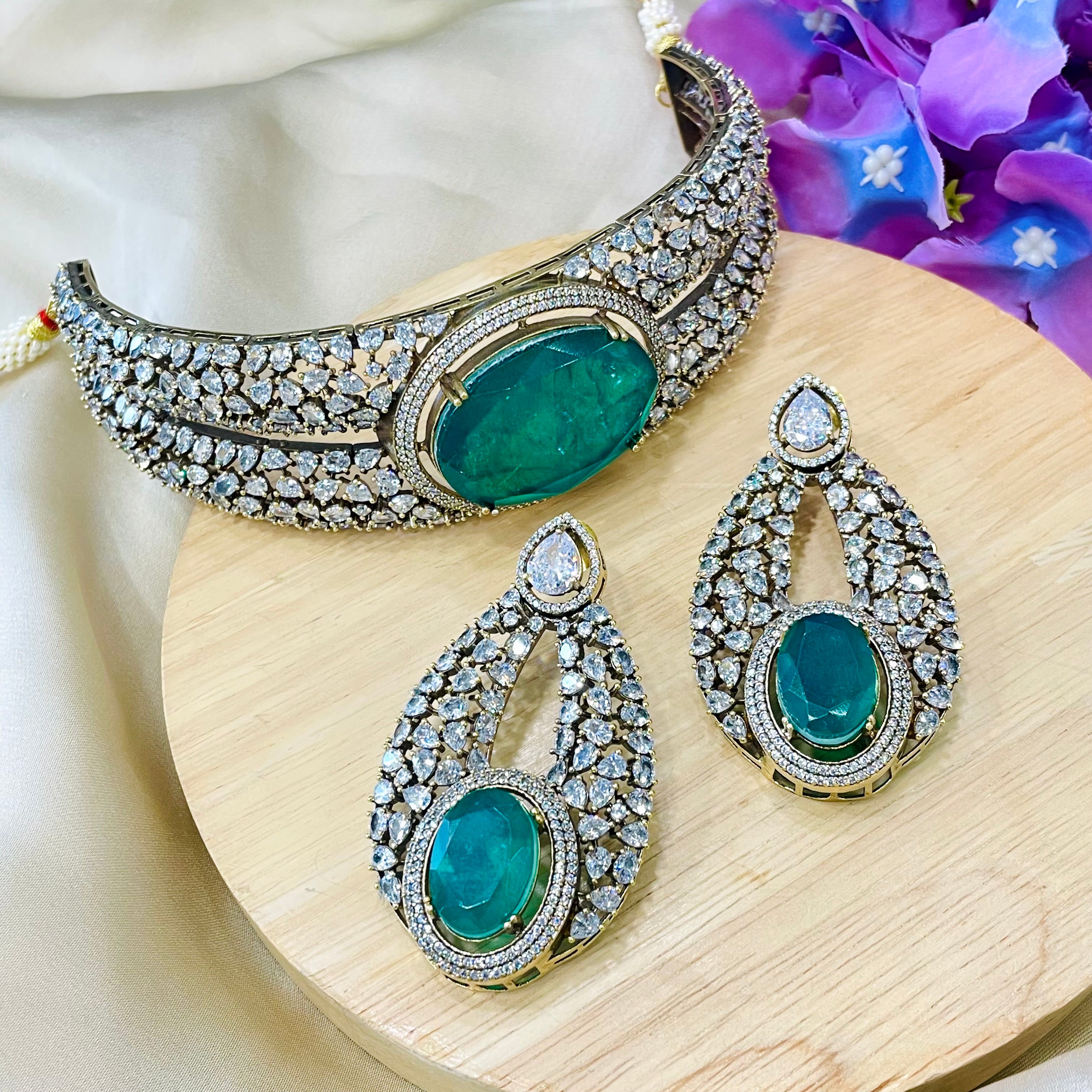 Nayaab Ayesha choker