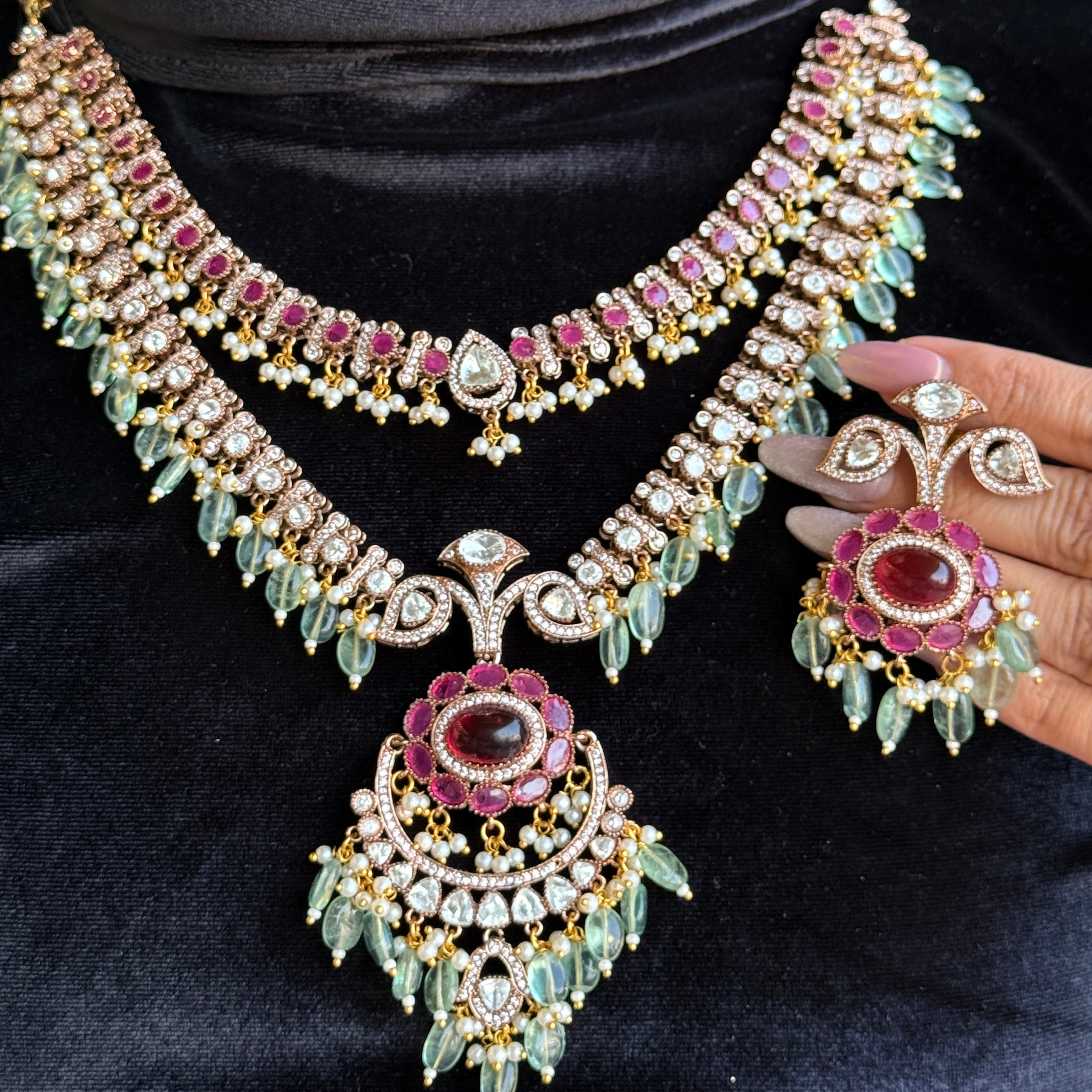 Nayaab Ranisa Neckpiece