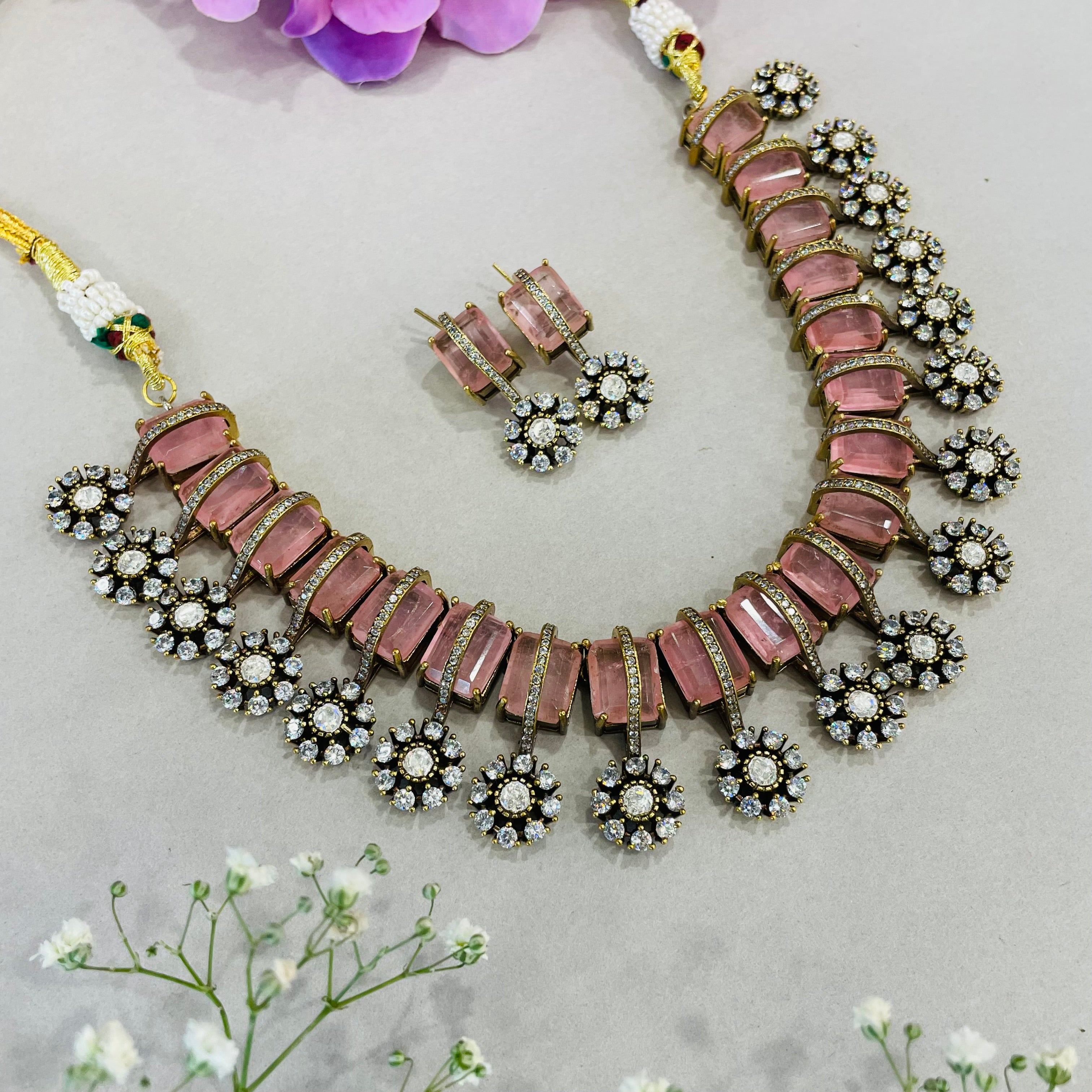 Nayaab Zarrin-Panna neckpiece