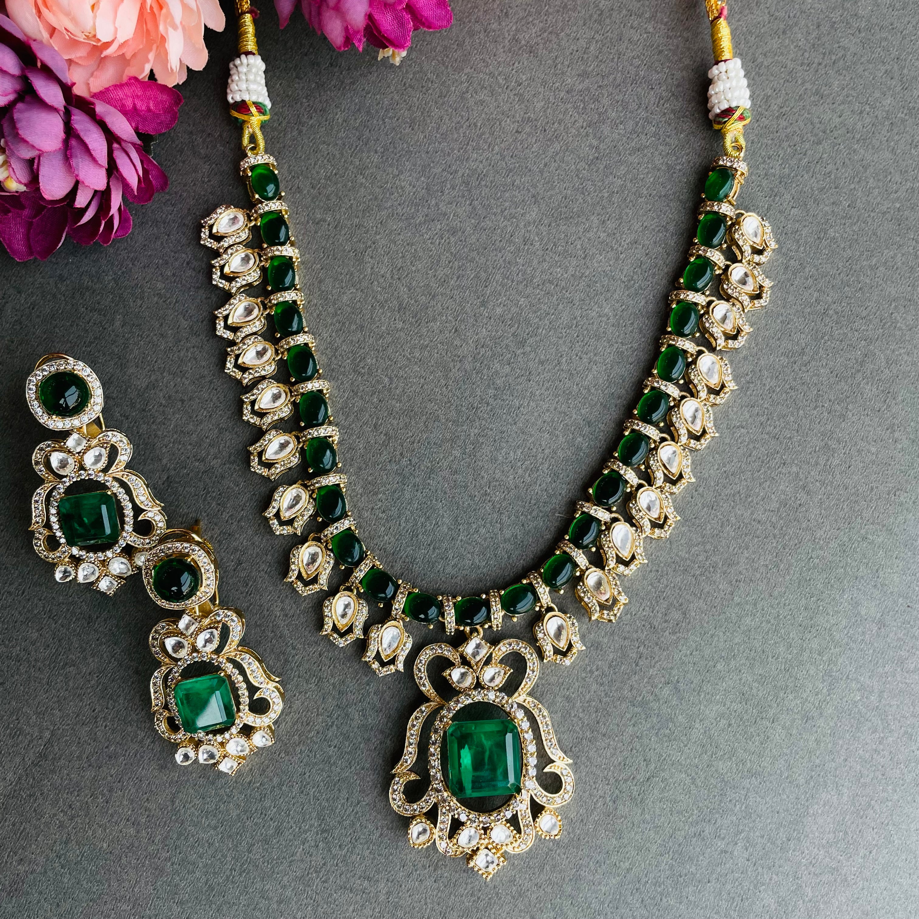 Nayaab zulekha neckpiece