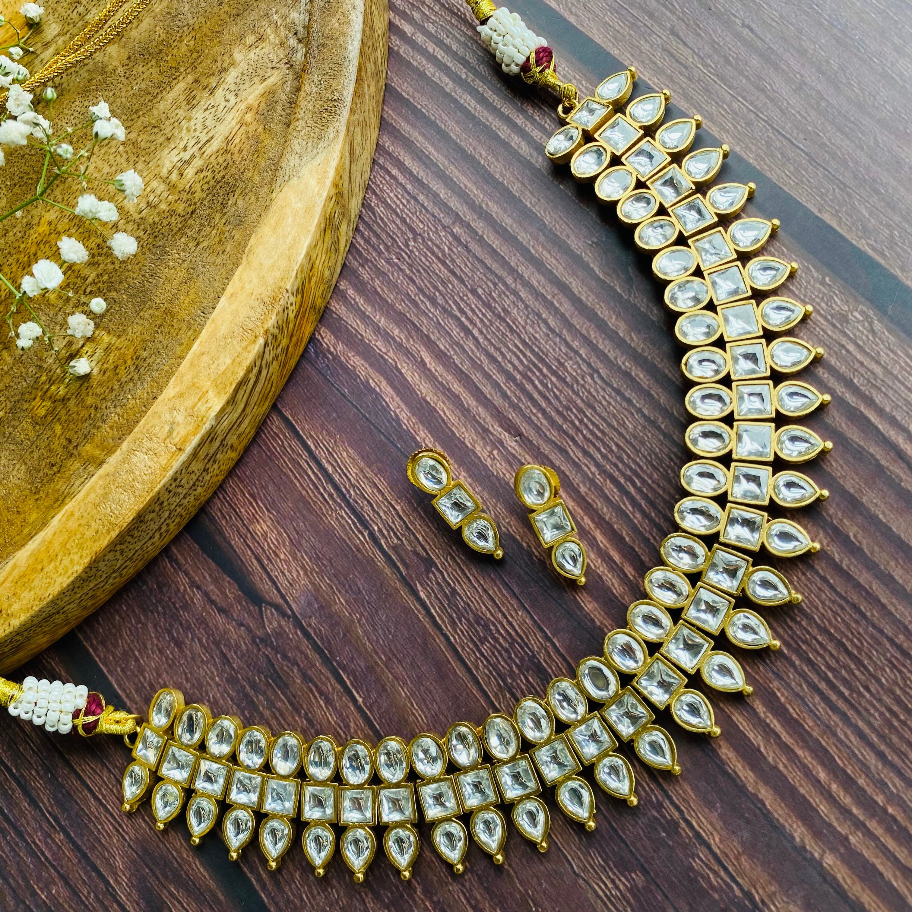 Nayaab Vamika Neckpiece