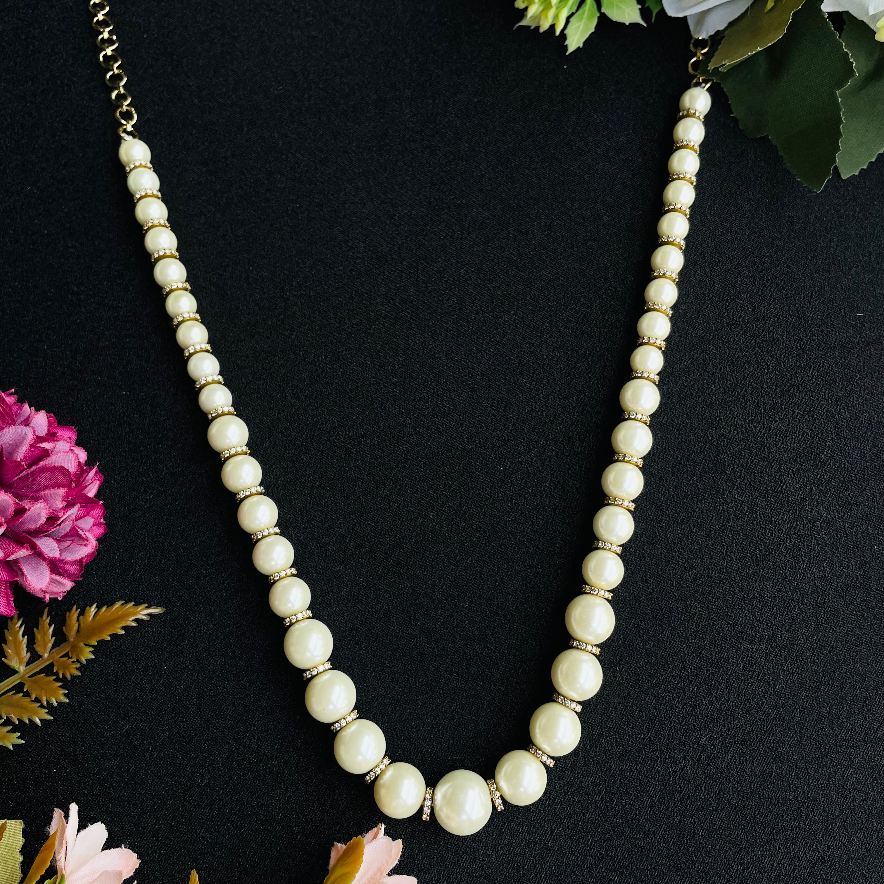 Nayaab Shanaya Pearl Neckpiece