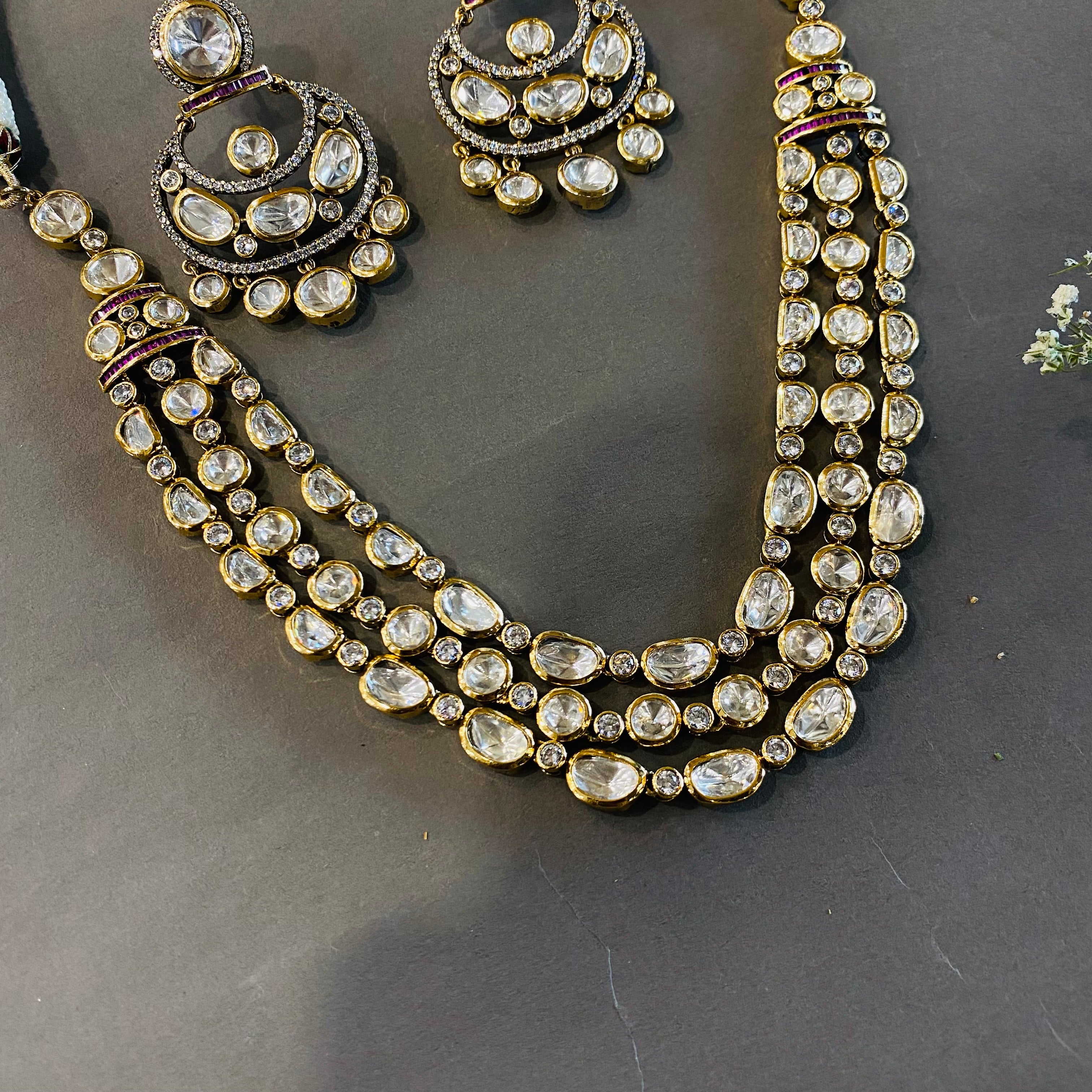 Nayaab Inaya neackpiece