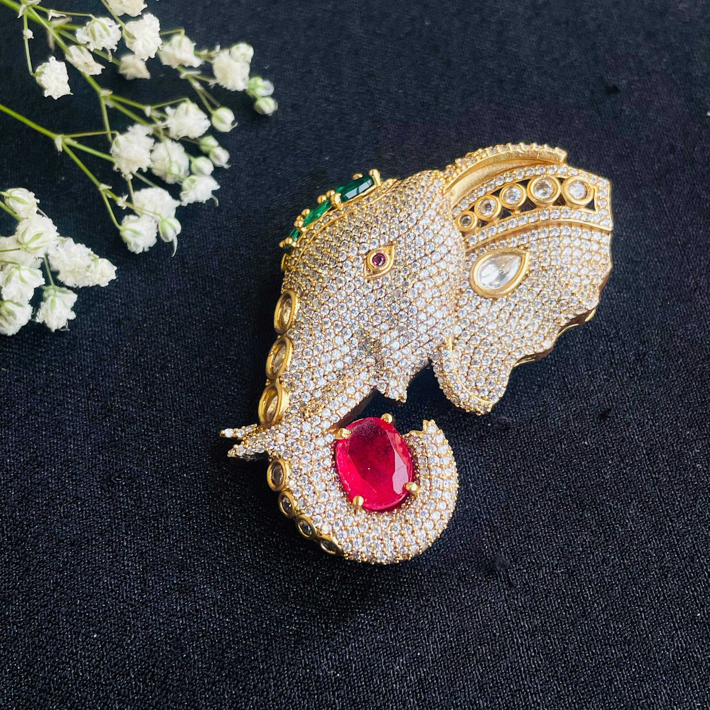 Nayaab Gracie brooch