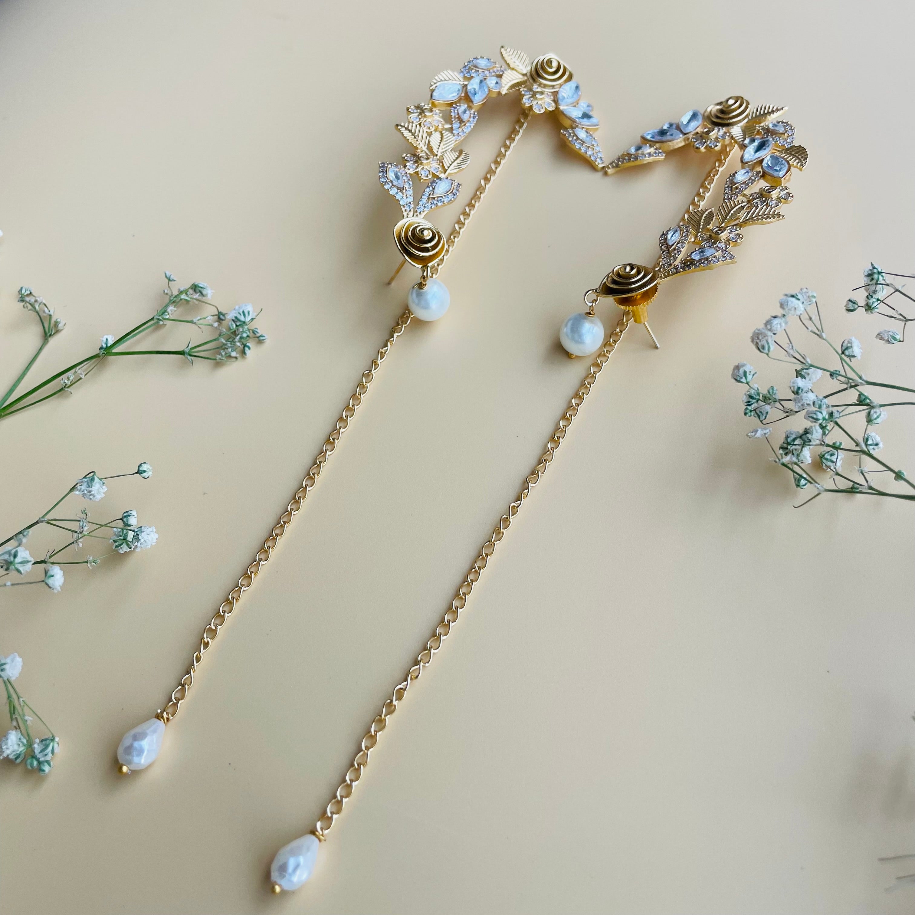 Nayaab Varnika Earcuff