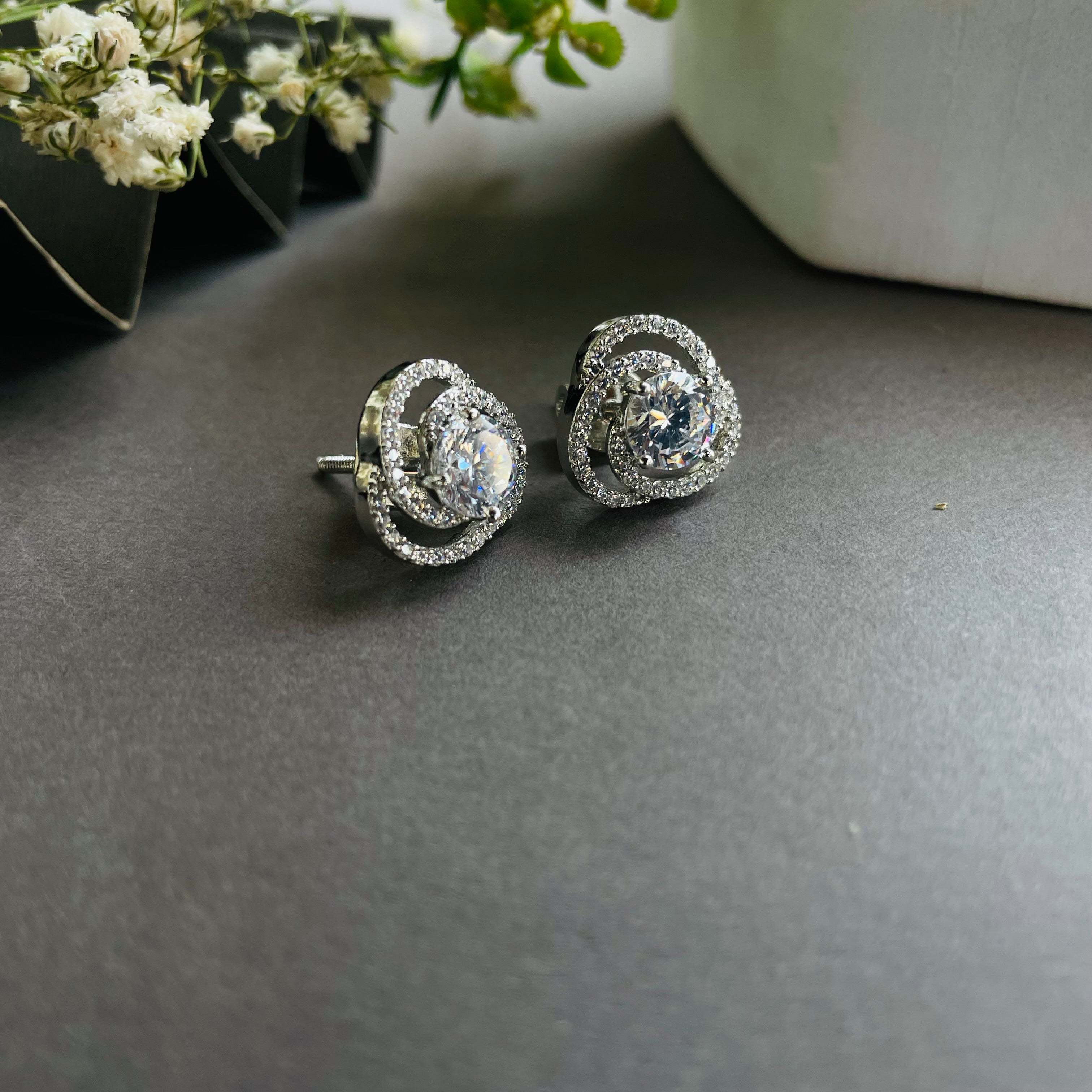 Ad Arrow studs