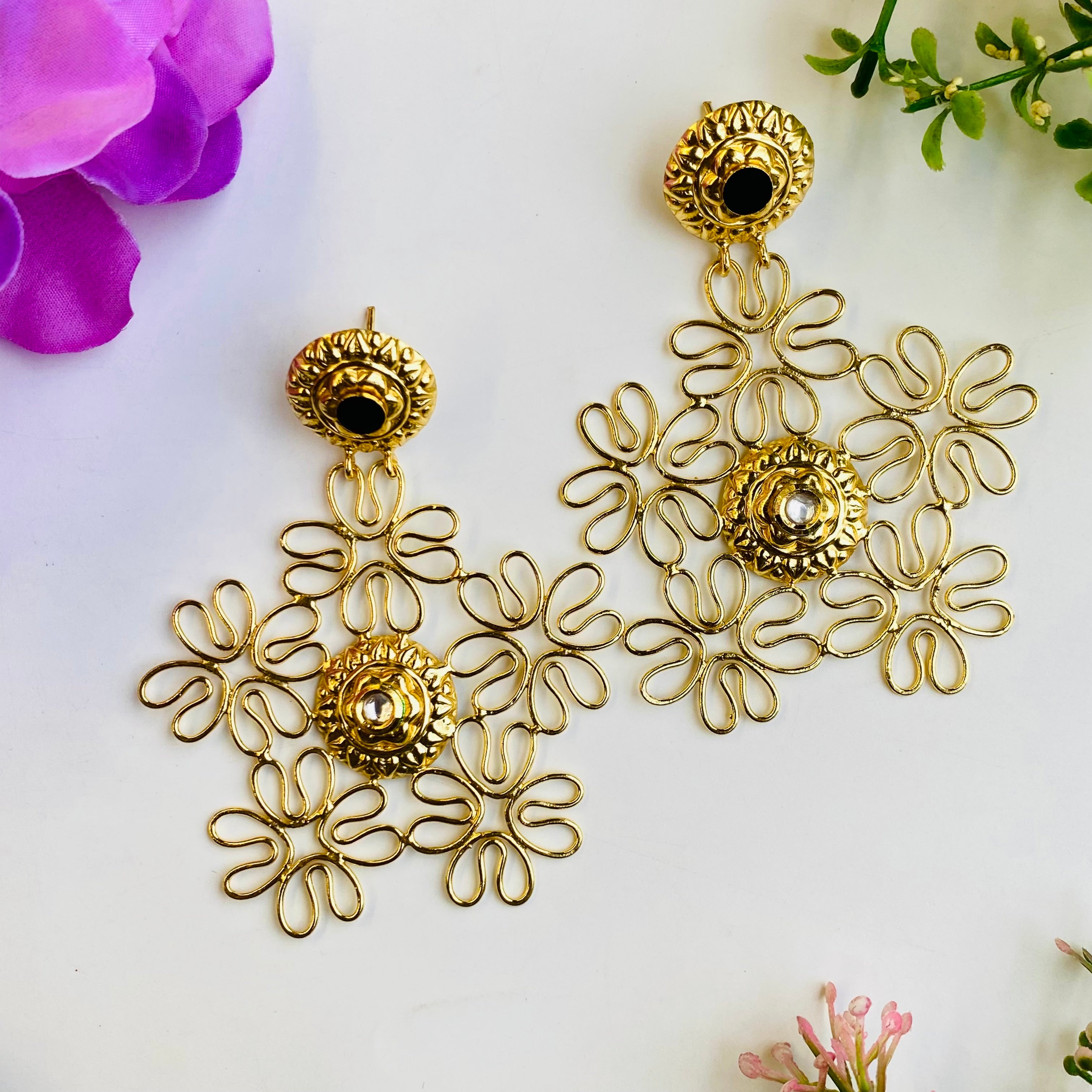Nayaab Flower Earring