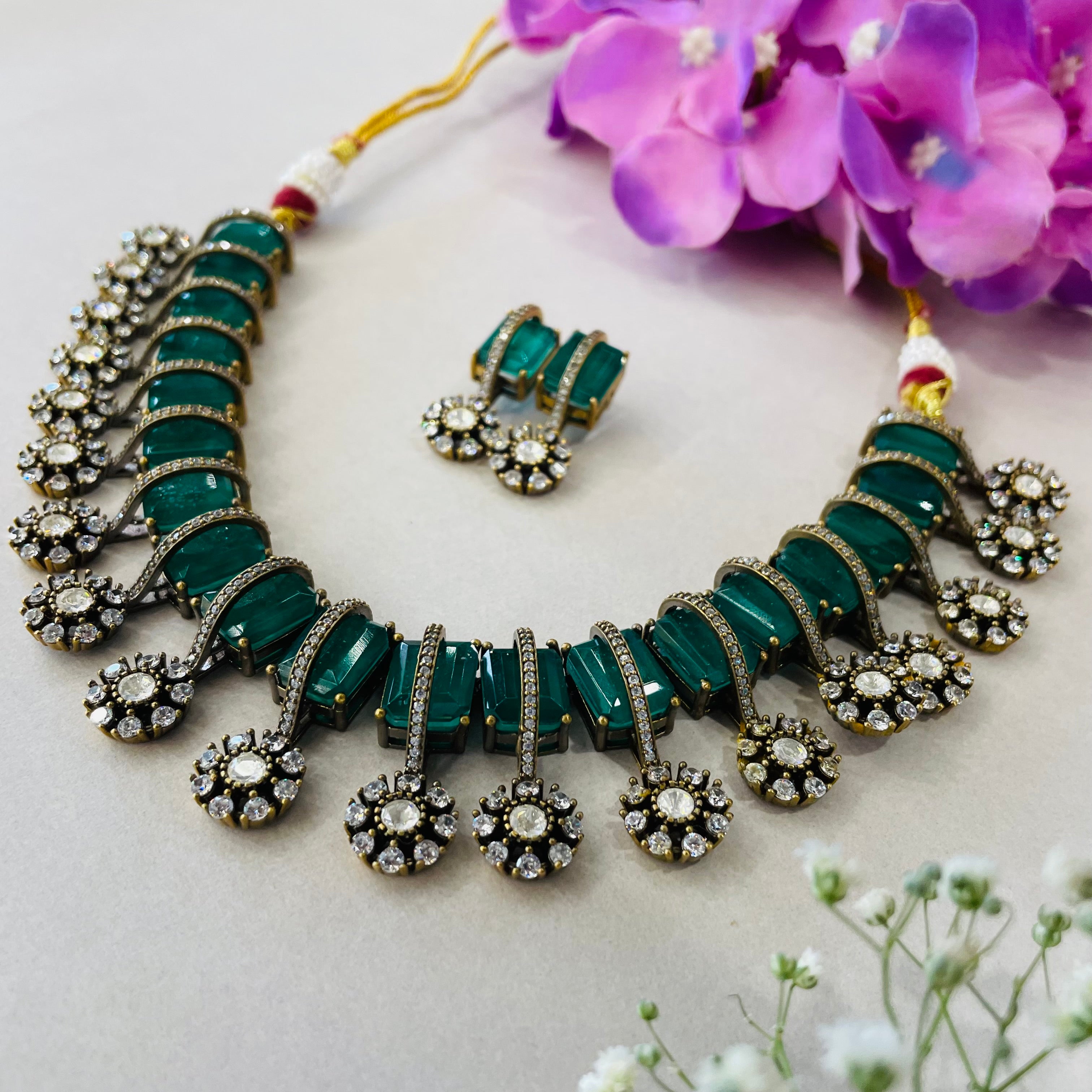 Nayaab Zarrin-Panna neckpiece