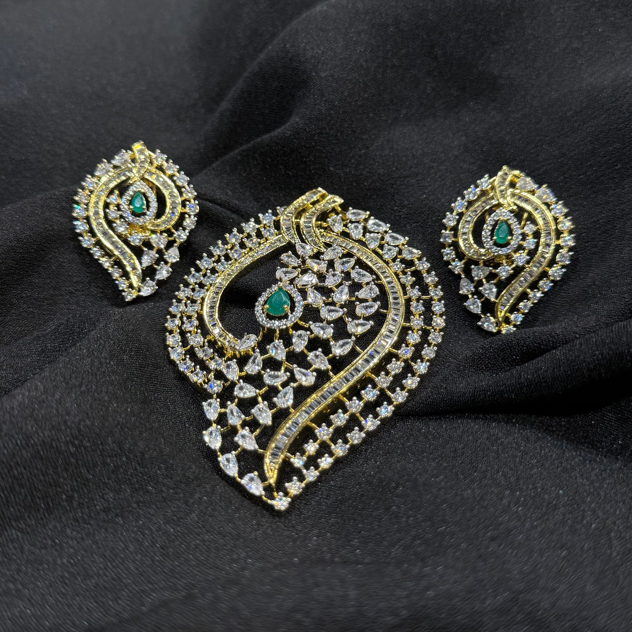 AD Zara Pendant Set