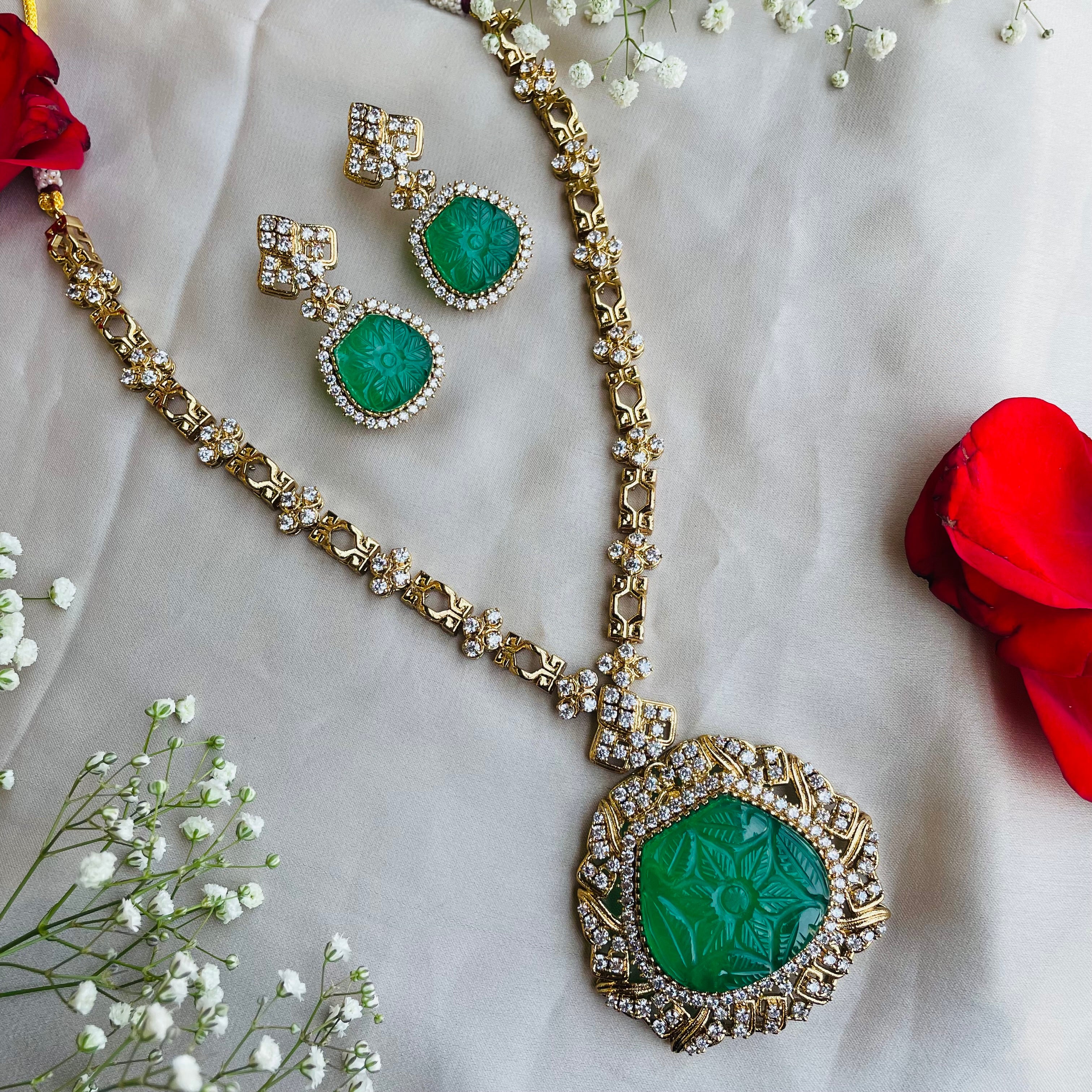 Nayaab Varnika  neckpiece