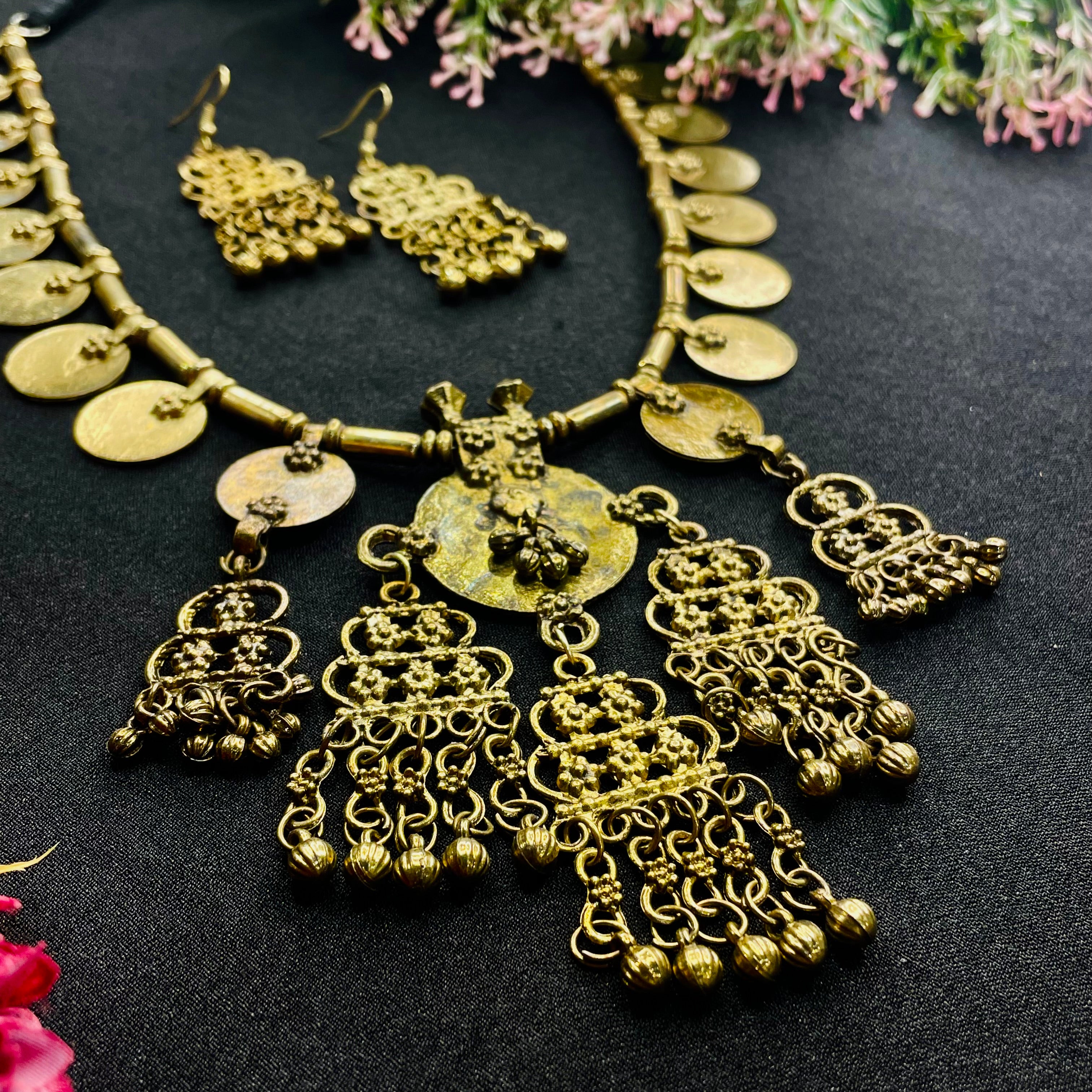 Inara Meo Golden Neckpiece