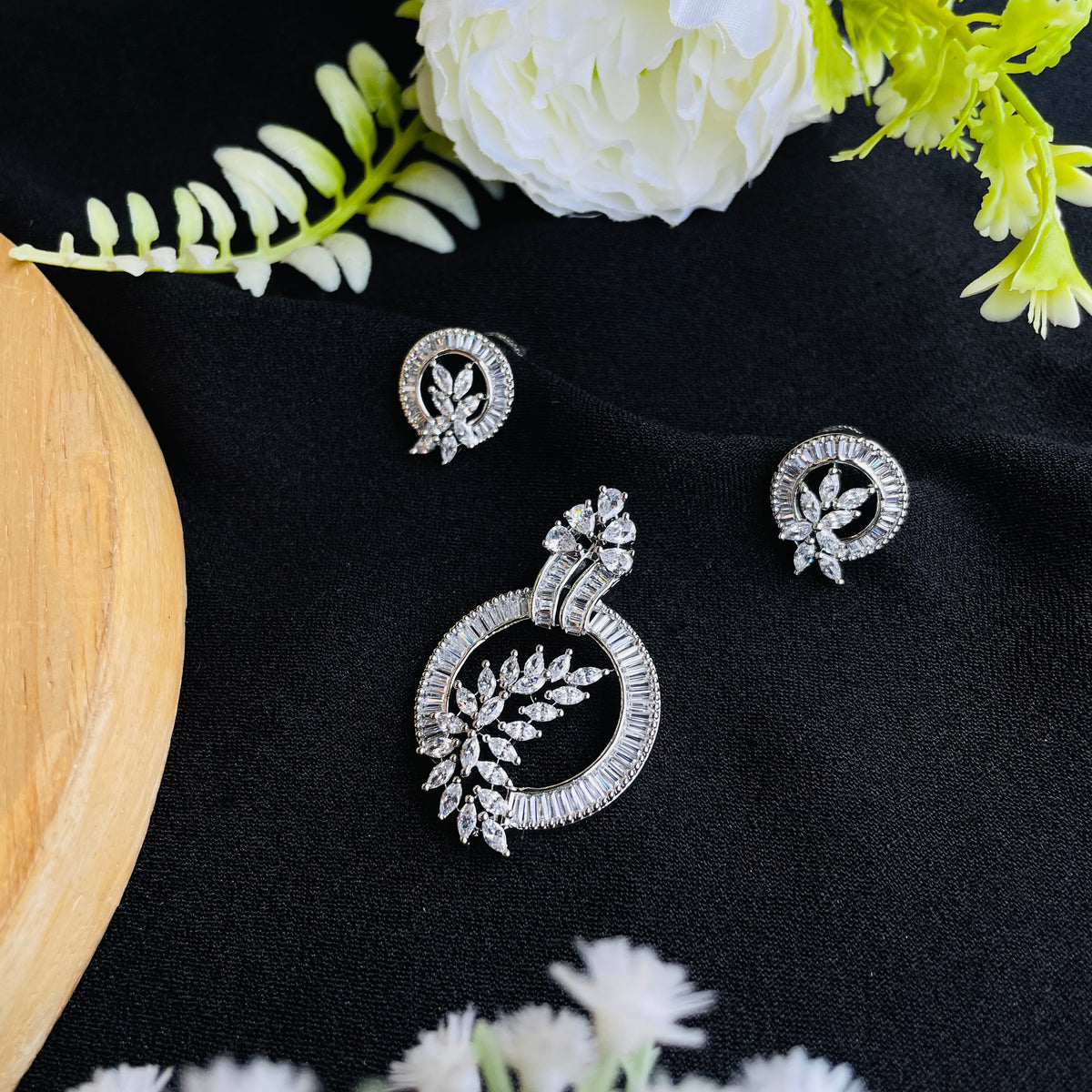 Aurelle Vine Pendant Set