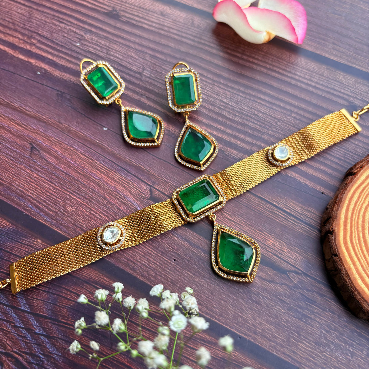 Nayaab Rushika Choker