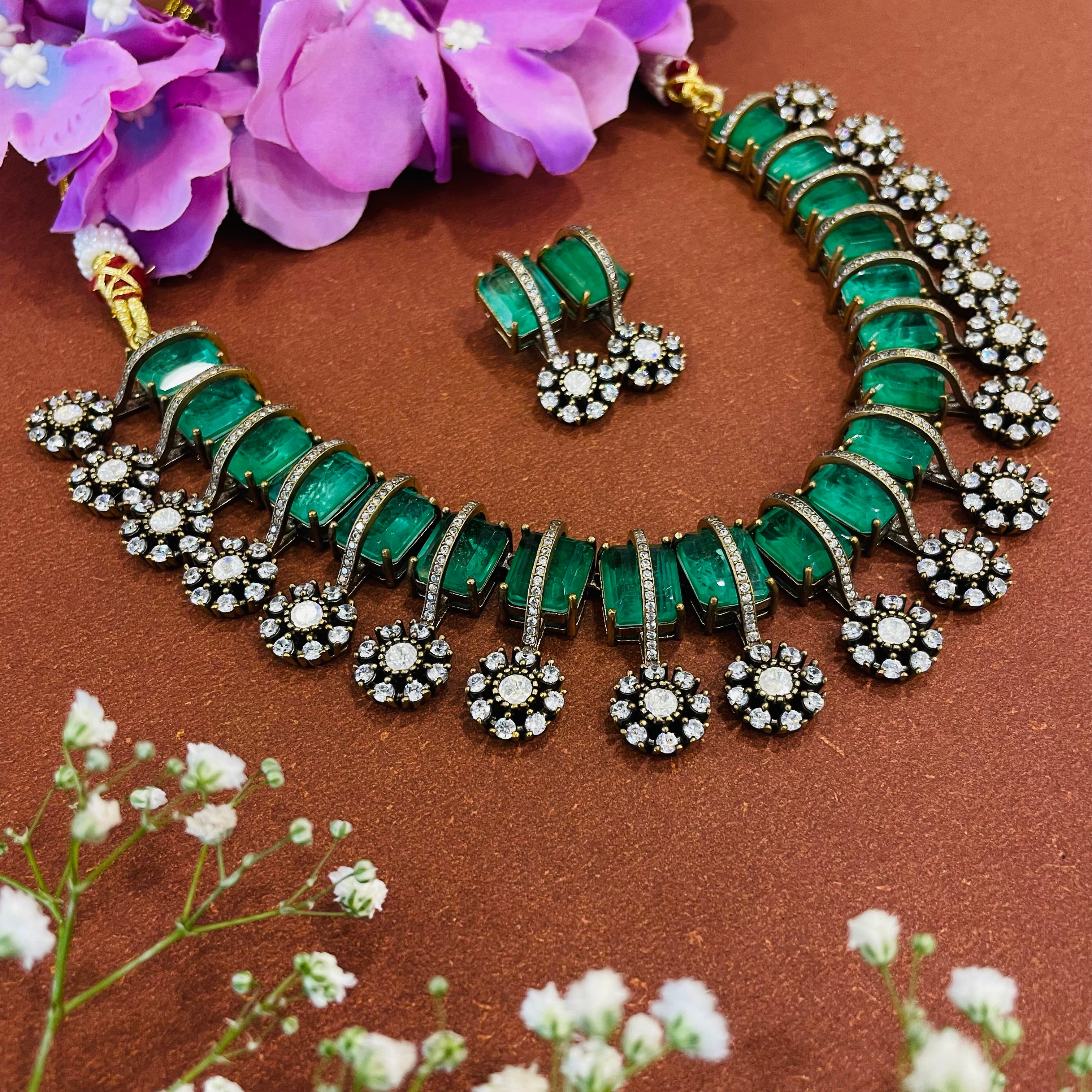 Nayaab Zarrin-Panna neckpiece