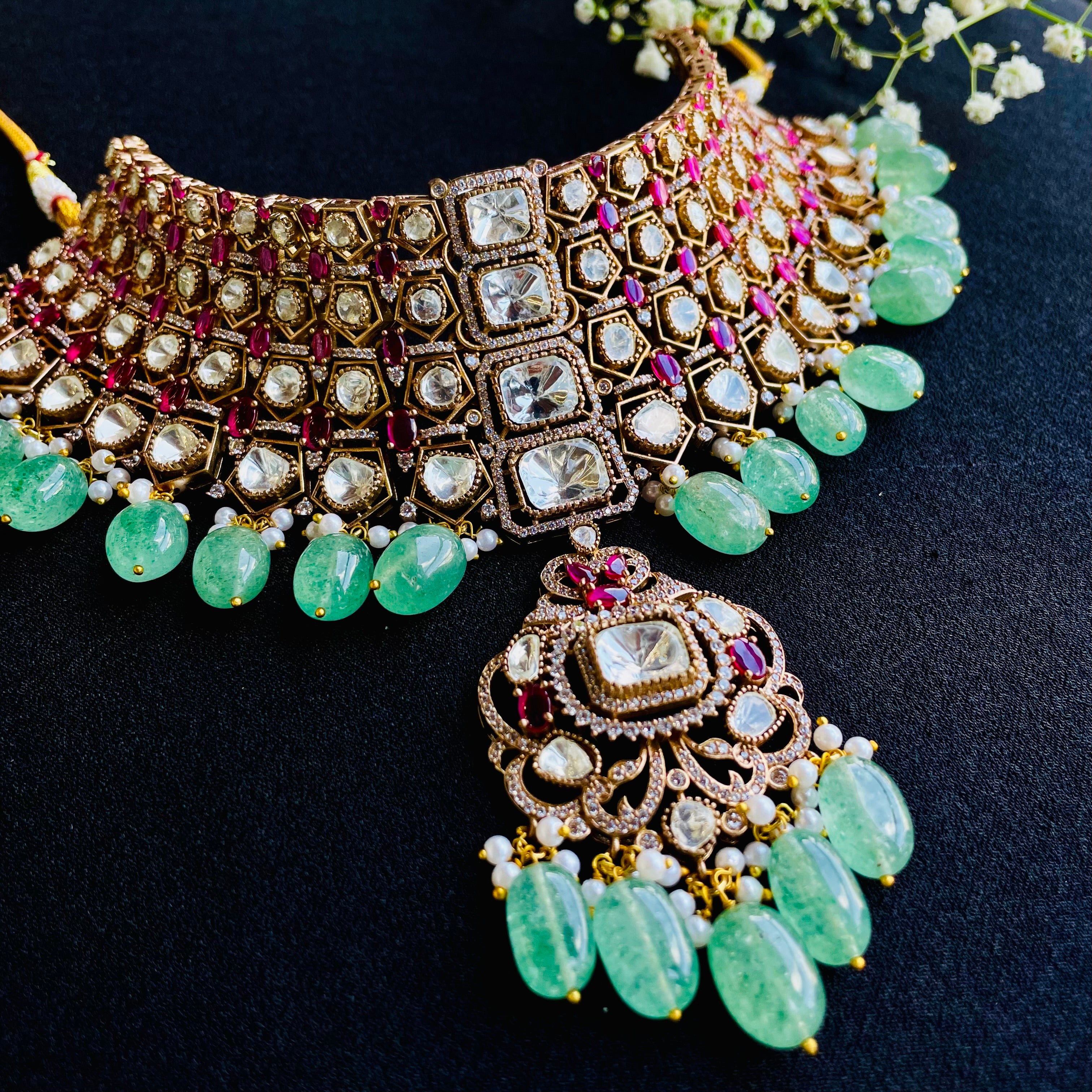 Nayaab Alizeh multi neckpiece