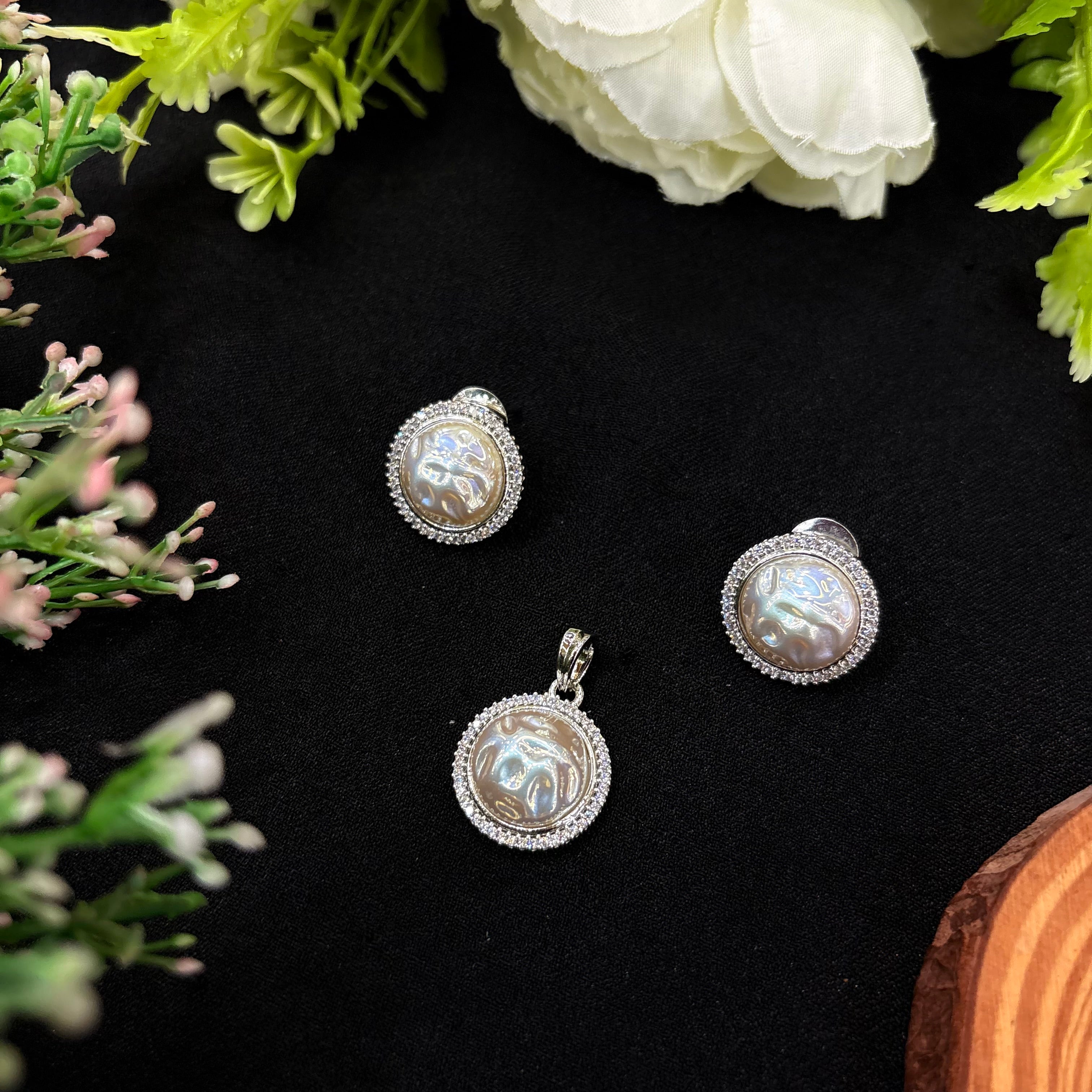 Elara Pearl Glow Pendant Set