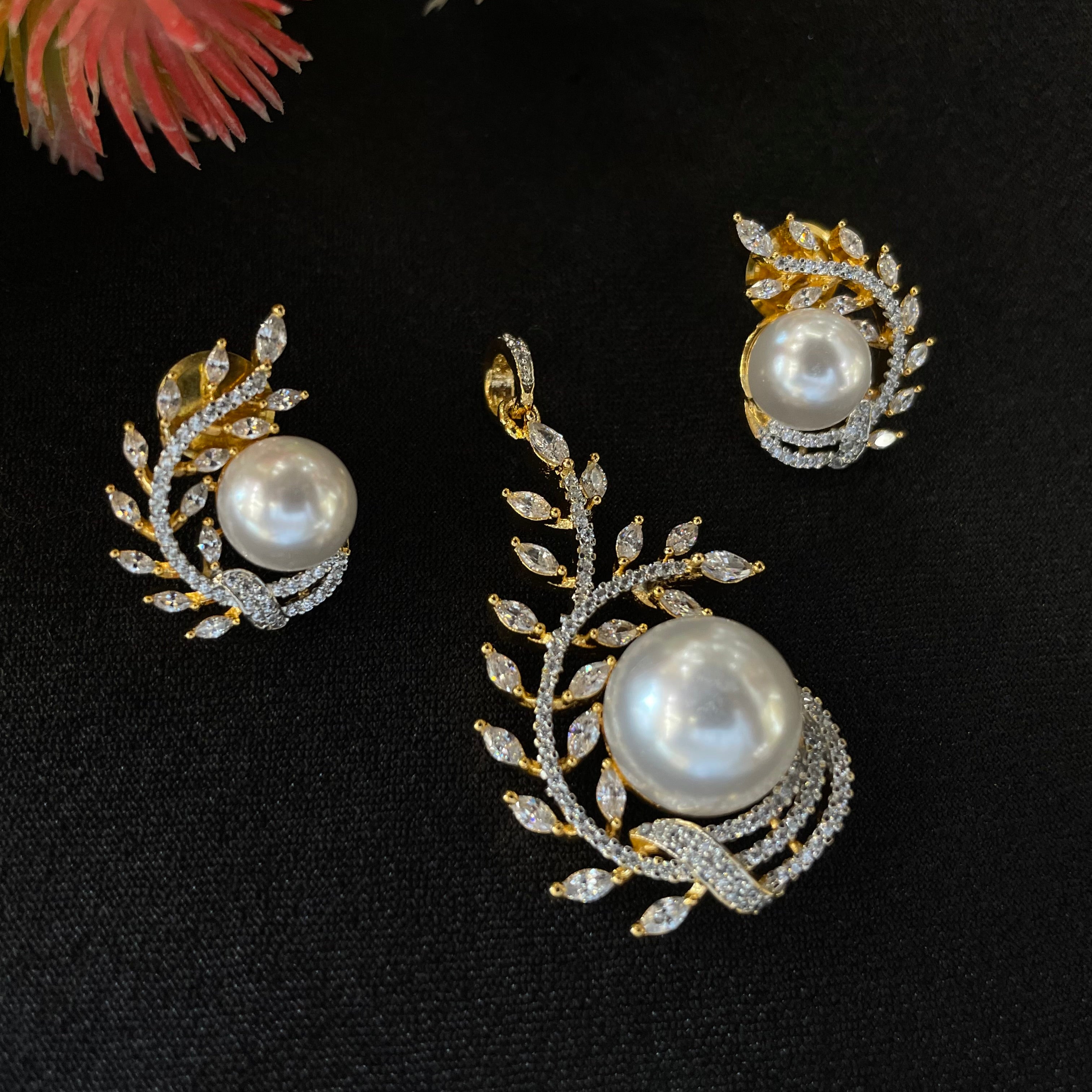 AD Avira Pendant Set