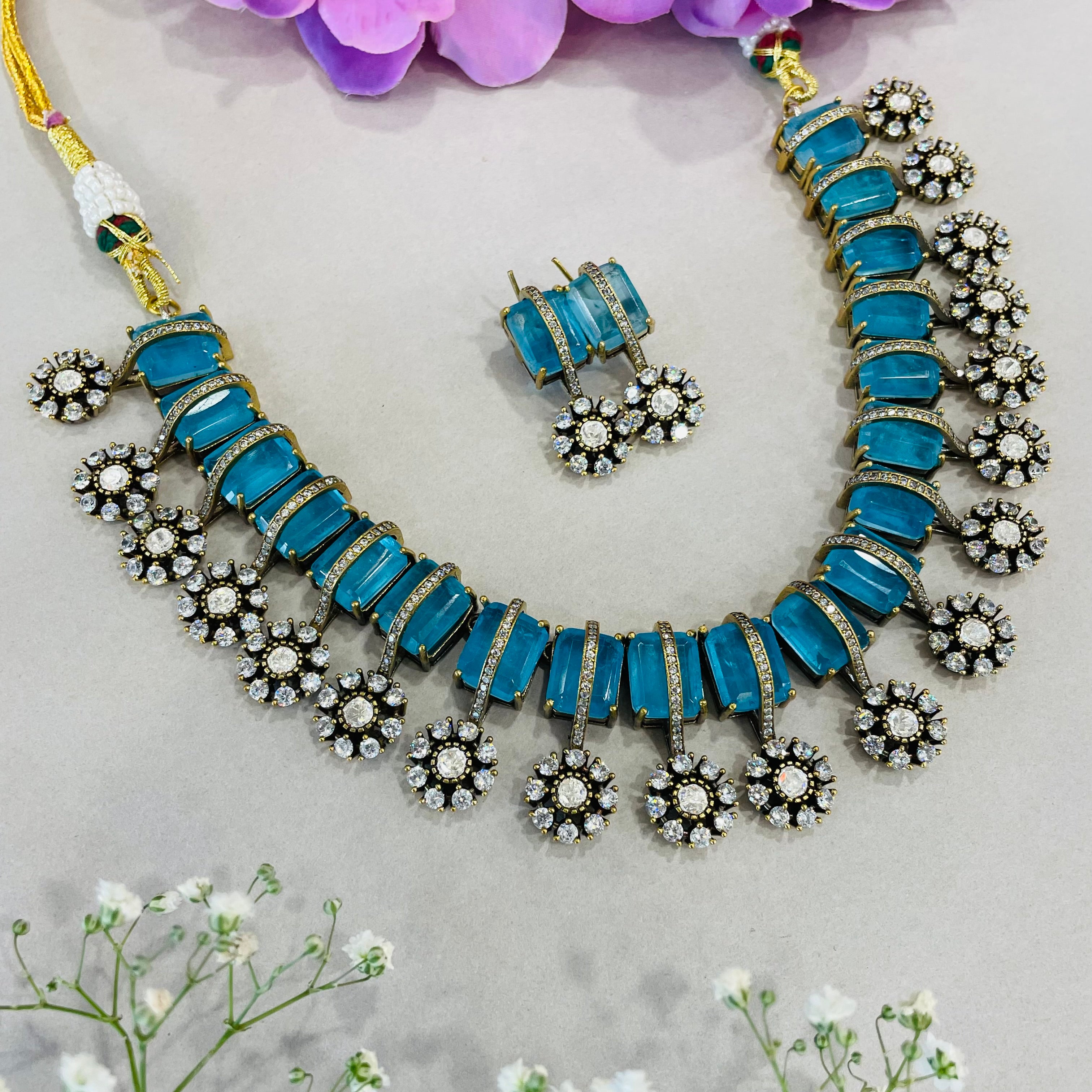 Nayaab Zarrin-Panna neckpiece