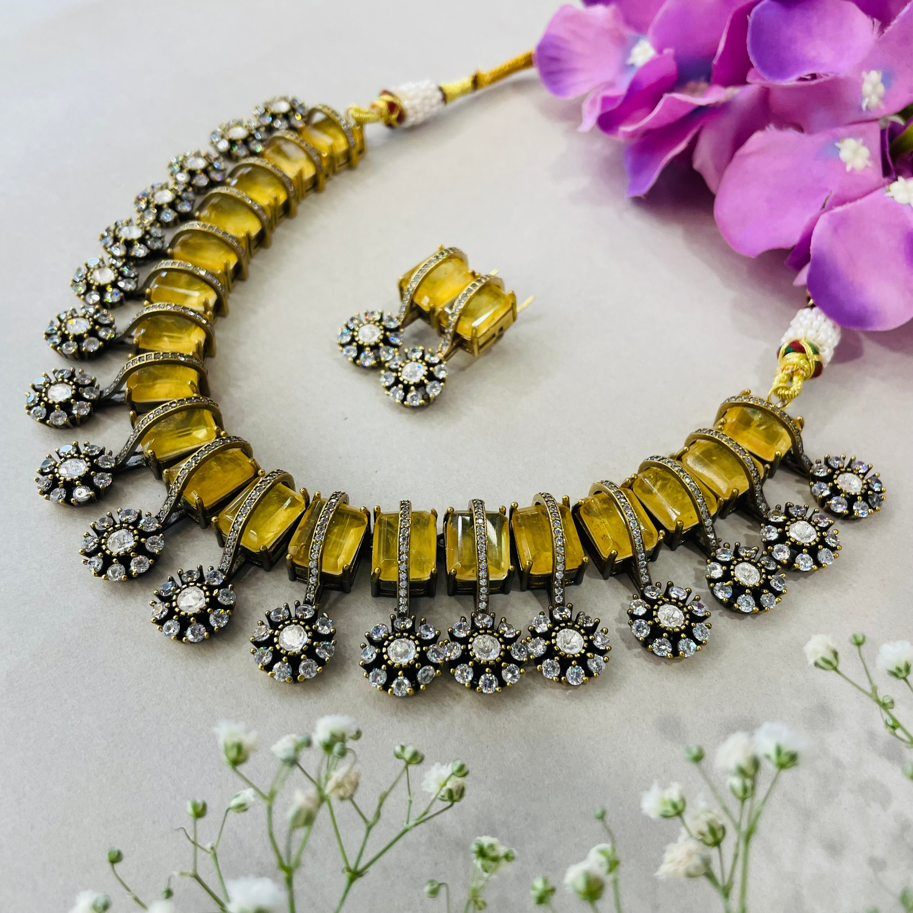Nayaab Zarrin-Panna neckpiece