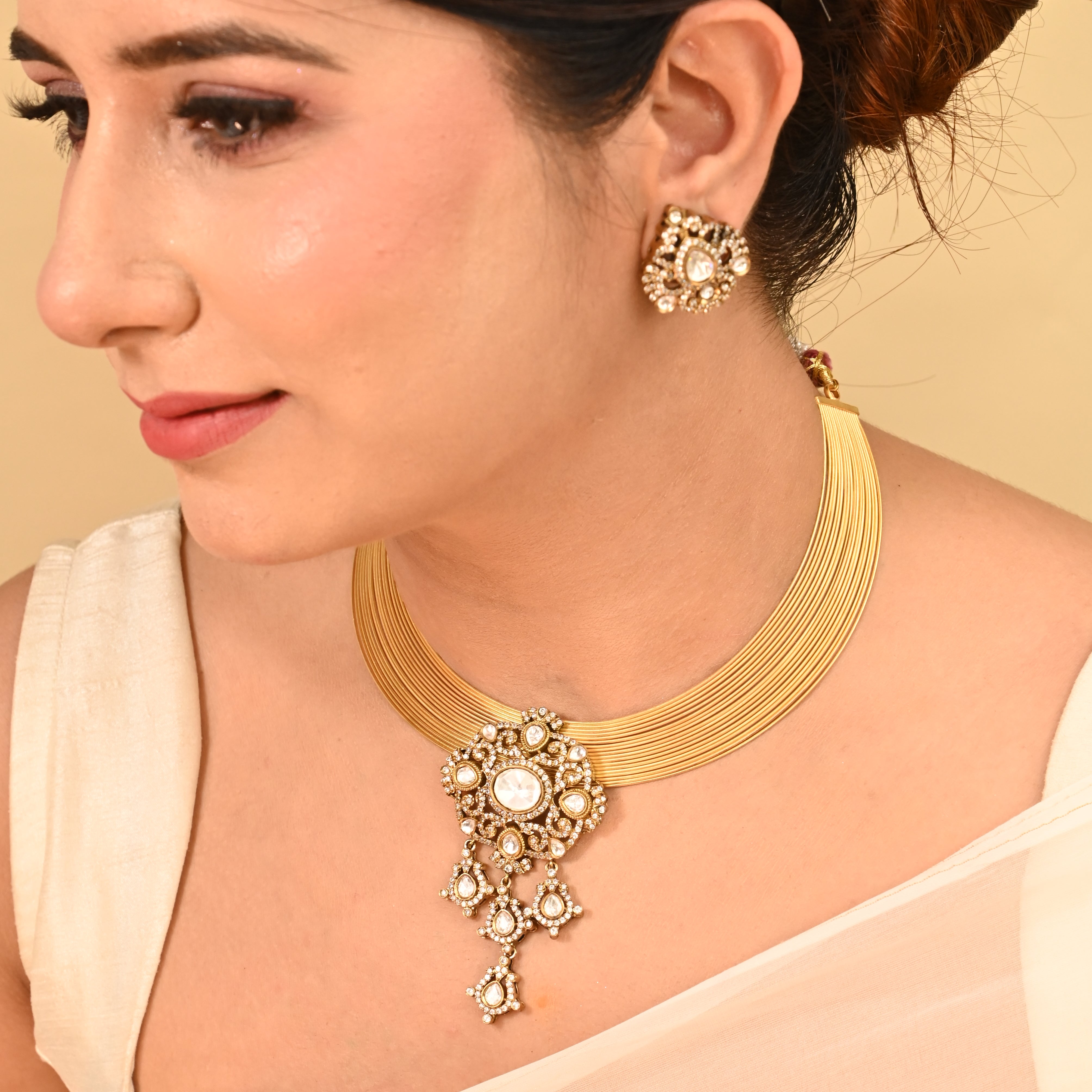 Nayaab Amira hasli neckpiece