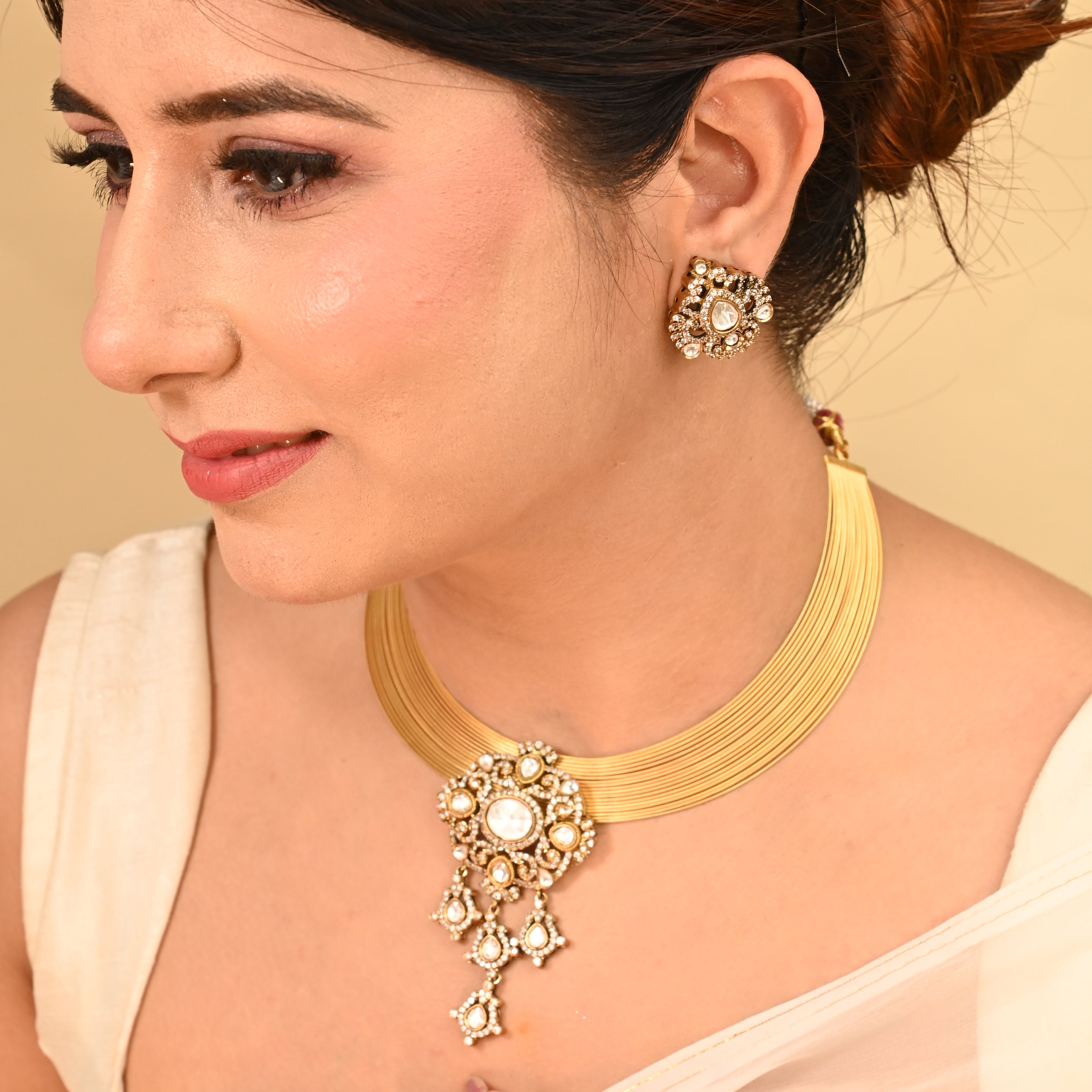 Nayaab Amira hasli neckpiece