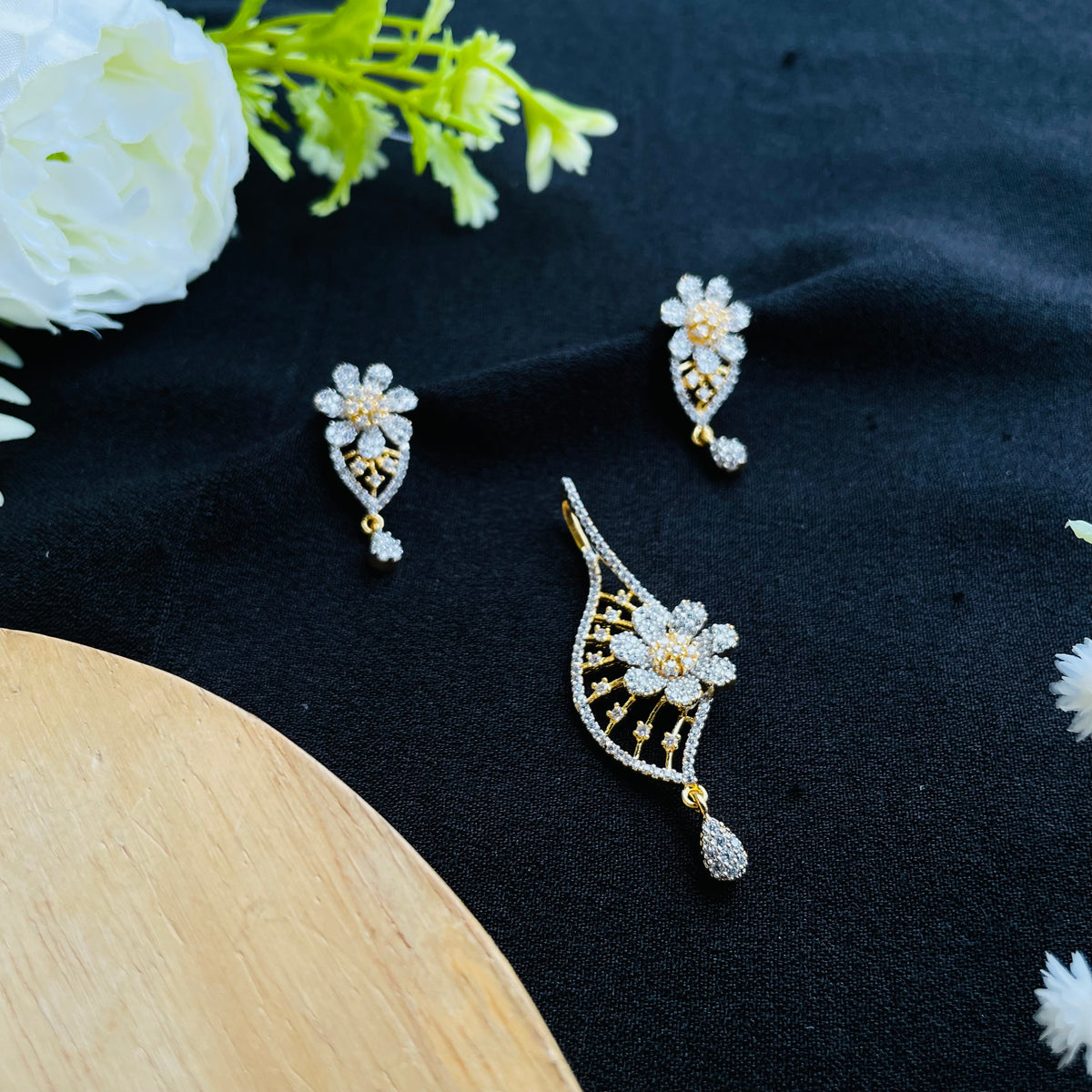 Elara Pendant Set