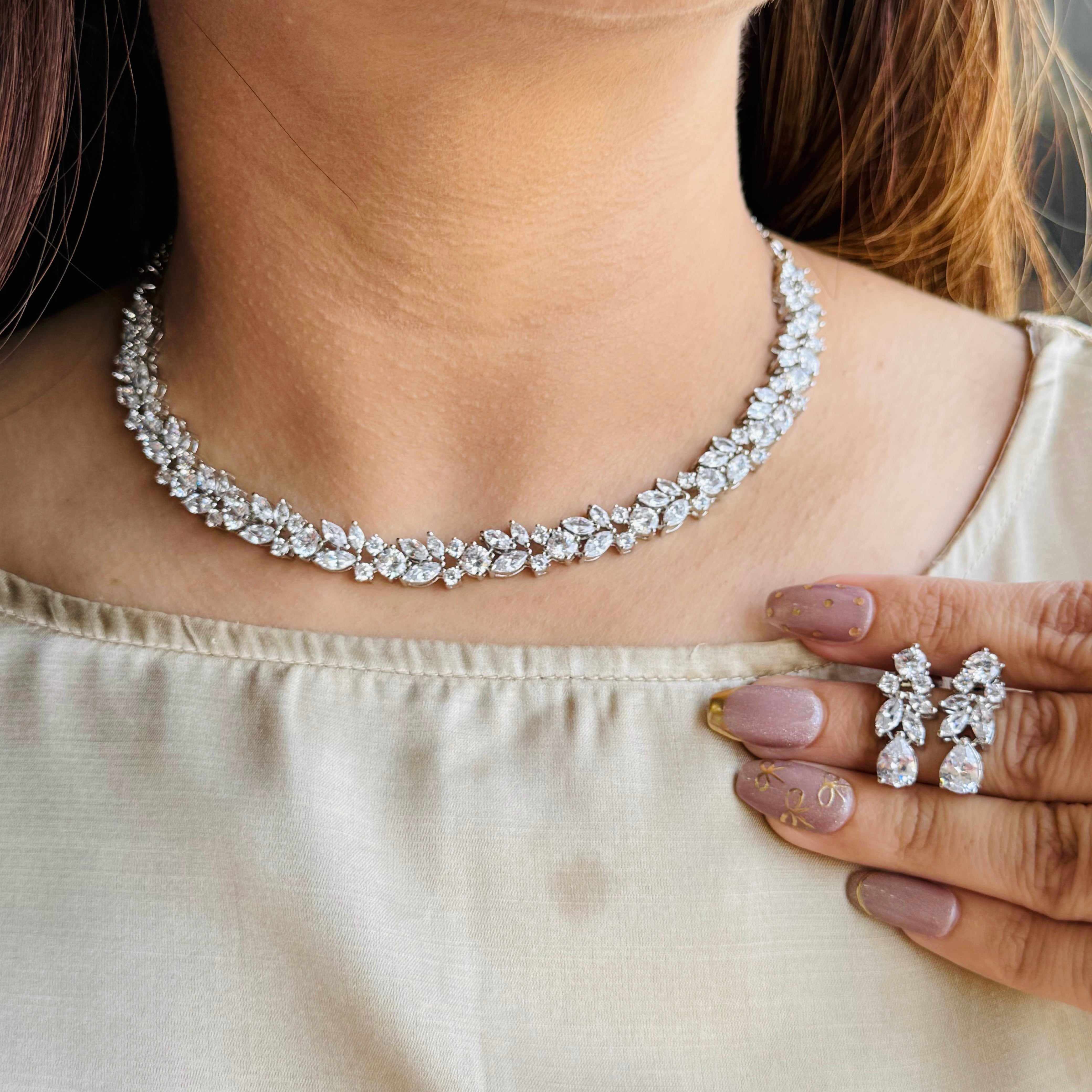 Ad Lily neckpiece