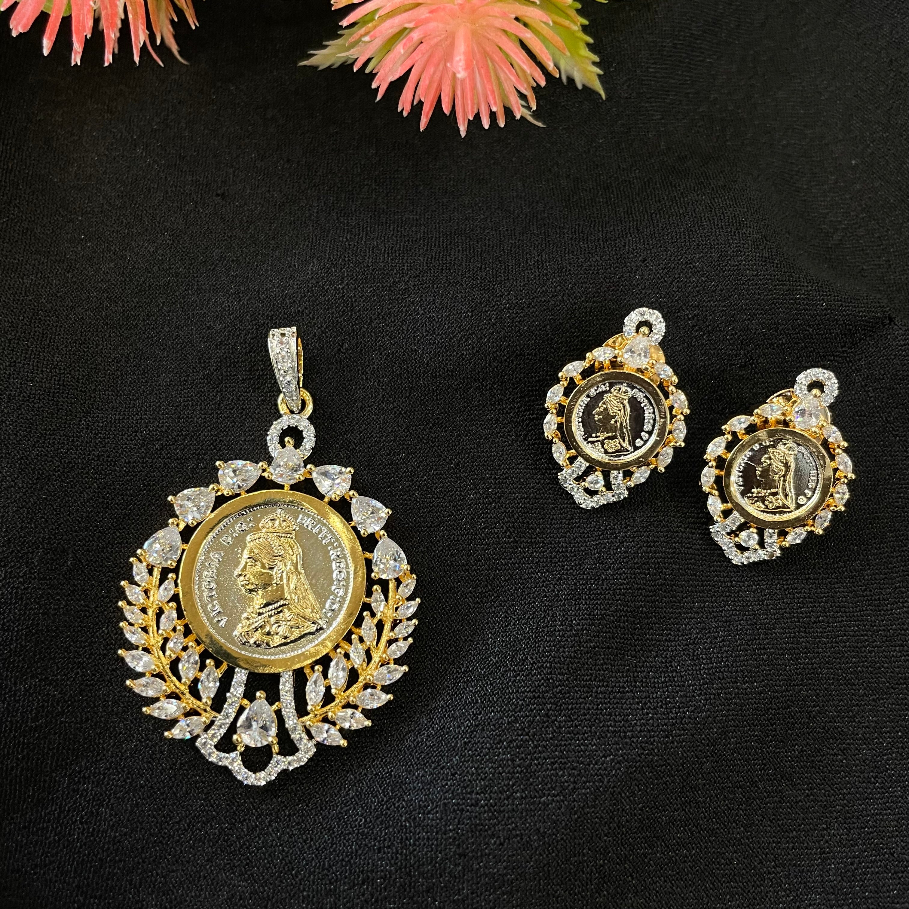 AD Elina coin Pendant Set