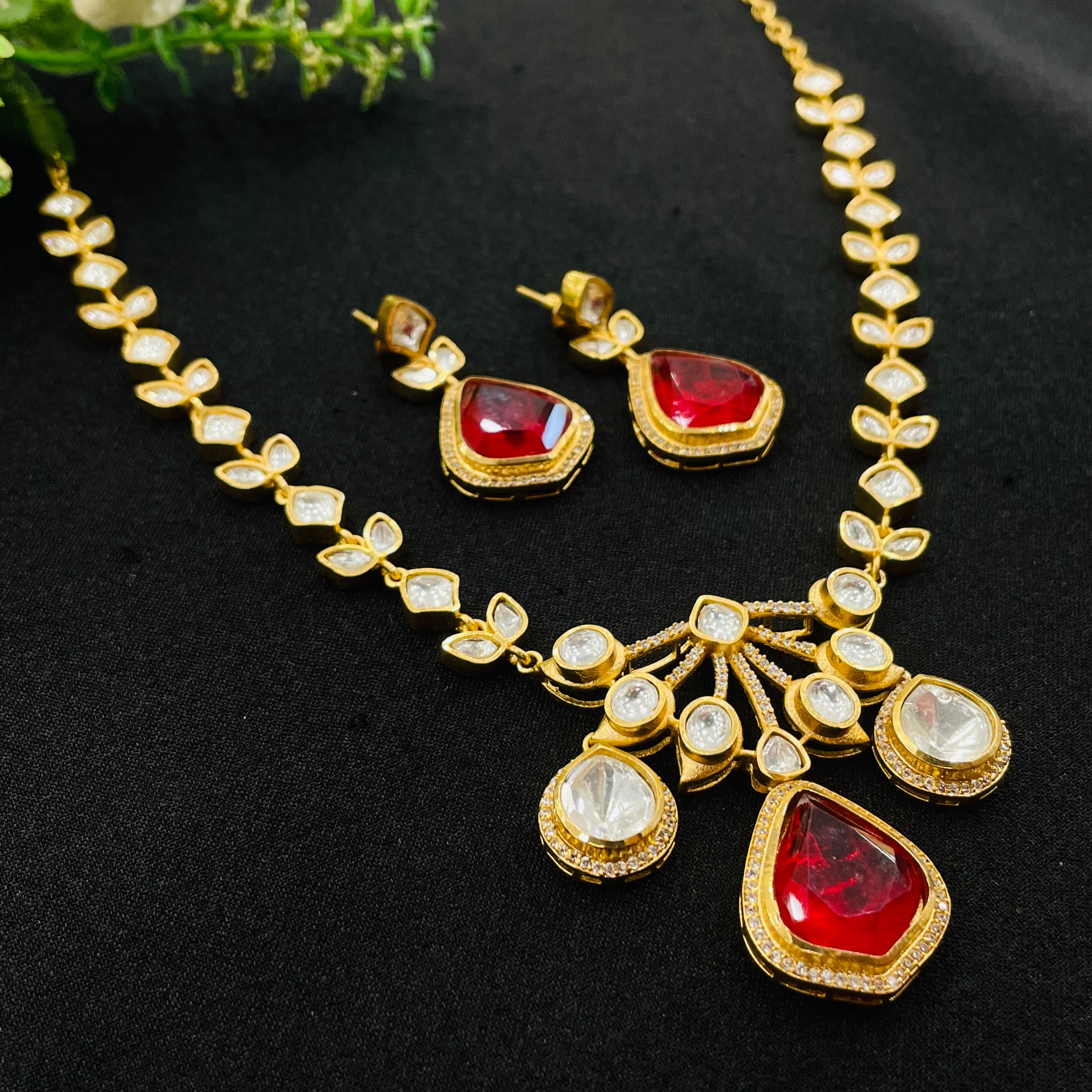 Nayaab Vishaka Neckpiece
