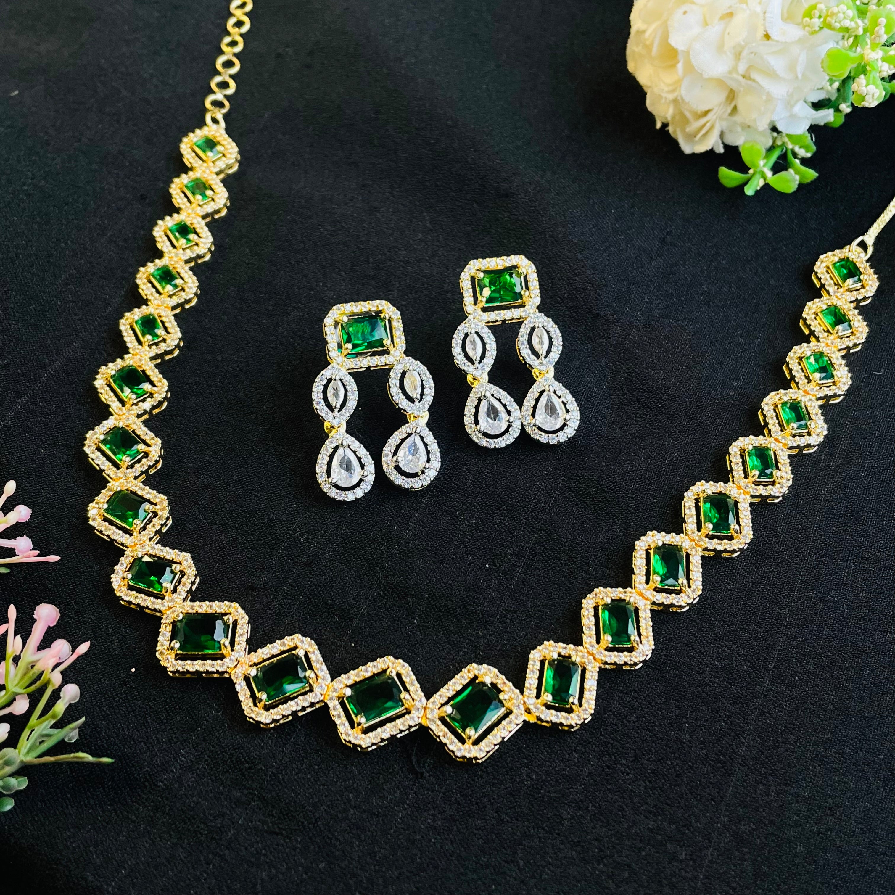 Ad Kaashvi Neckpiece