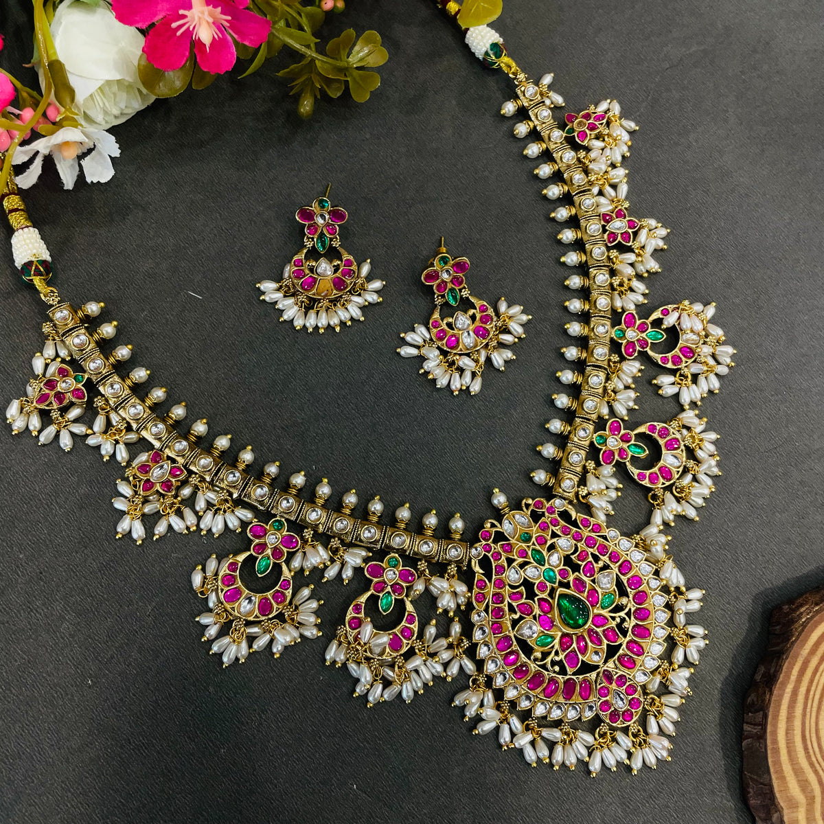 Mrinalika Neckpiece