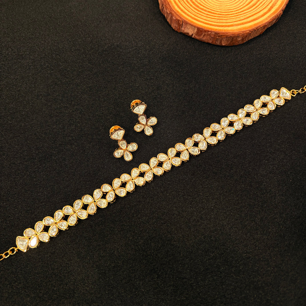 Aira Neckpiece