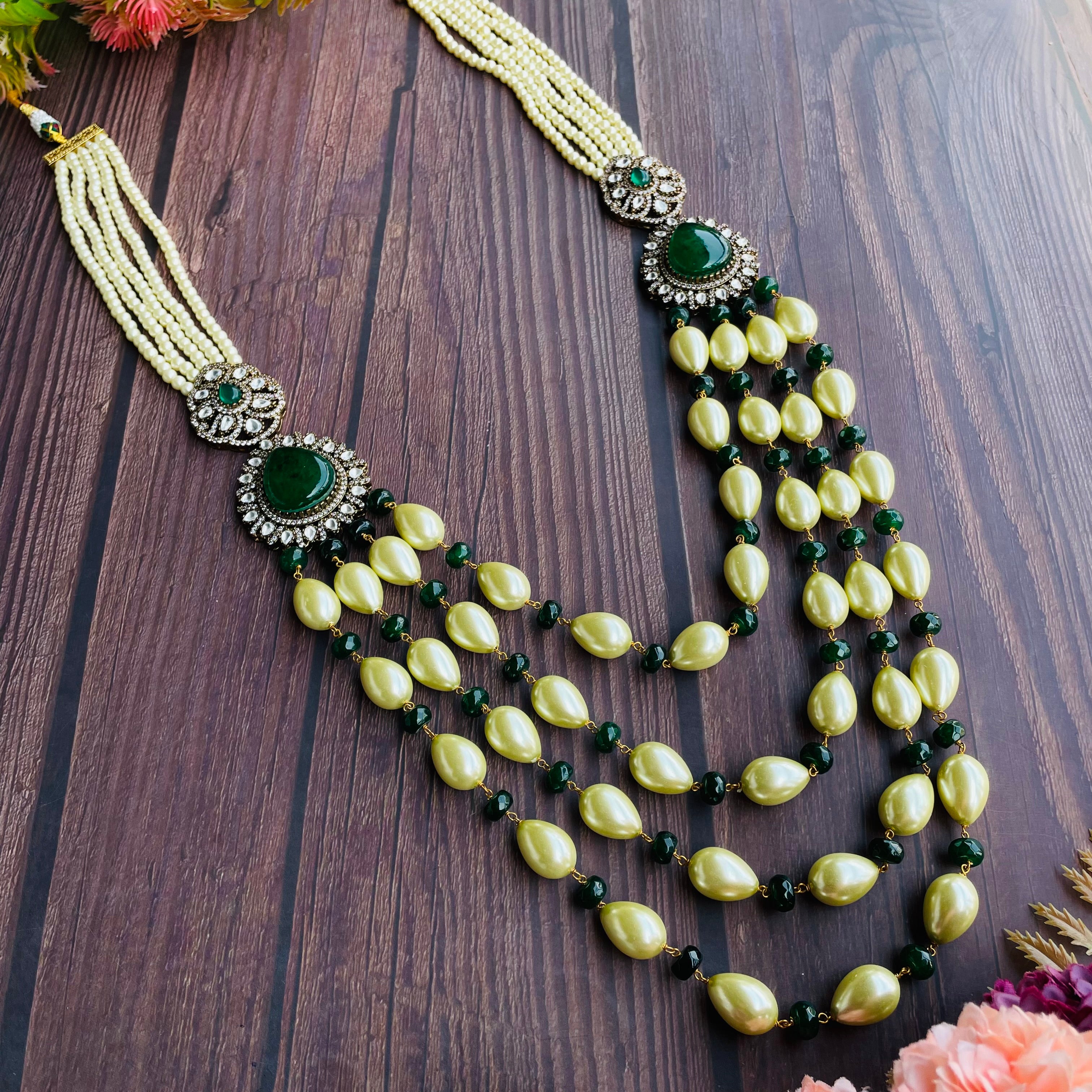 Nayaab Haniya Pearl Neckpiece